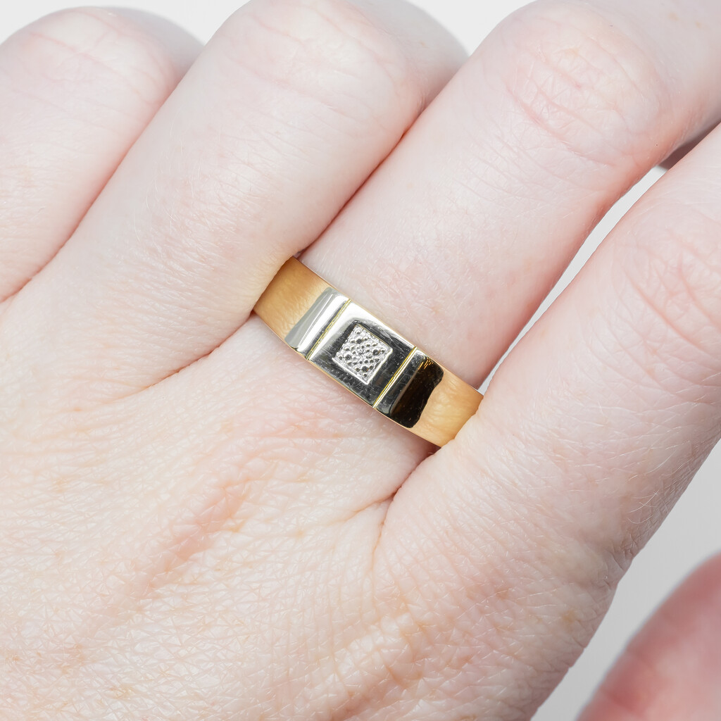 9ct Yellow Gold Men's Diamond Ring Size V 1/2 #58671 9ct Yellow Gold Men's Diamond Ring Size V 1/2 #58671 - Image 2