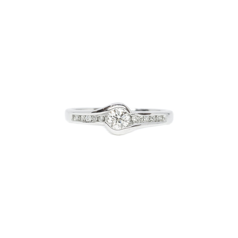 18ct White Gold Diamond Ring Solitaire with Accents Size L #62067