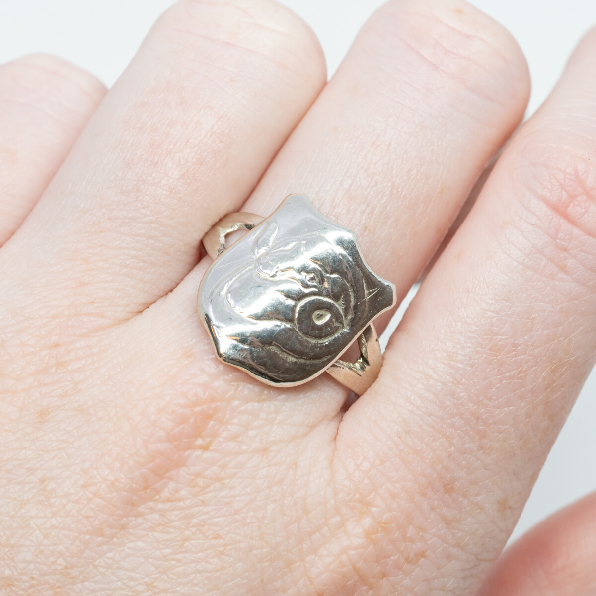 Vintage Sterling Silver Australian Rams Head Style Shield Ring Size S #9635-5 Vintage Sterling Silver Australian Rams Head Style Shield Ring Size S #9635-5 - Image 2