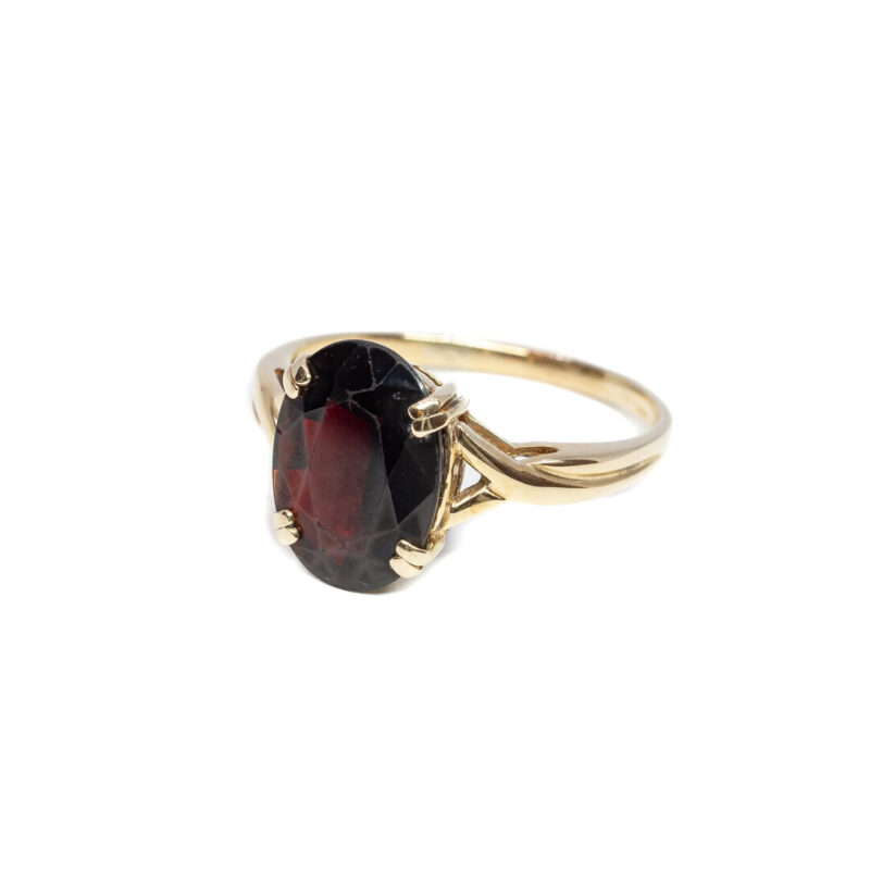 9ct Yellow Gold Dark Red Oval Garnet Ring Size W #64282