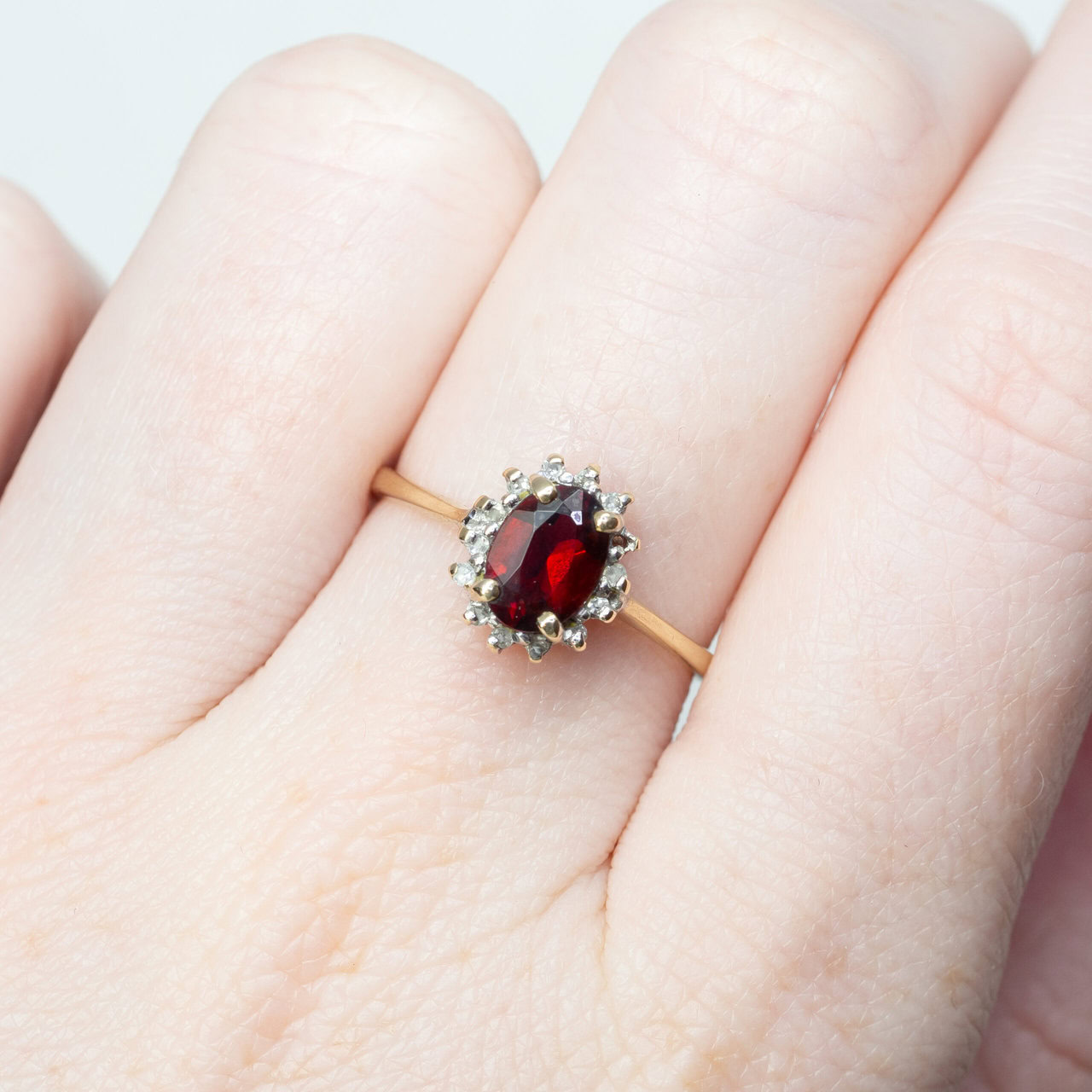 9ct Yellow Gold Garnet & Diamond Halo Ring Size L 1/2 #64255 9ct Yellow Gold Garnet & Diamond Halo Ring Size L 1/2 #64255 - Image 2
