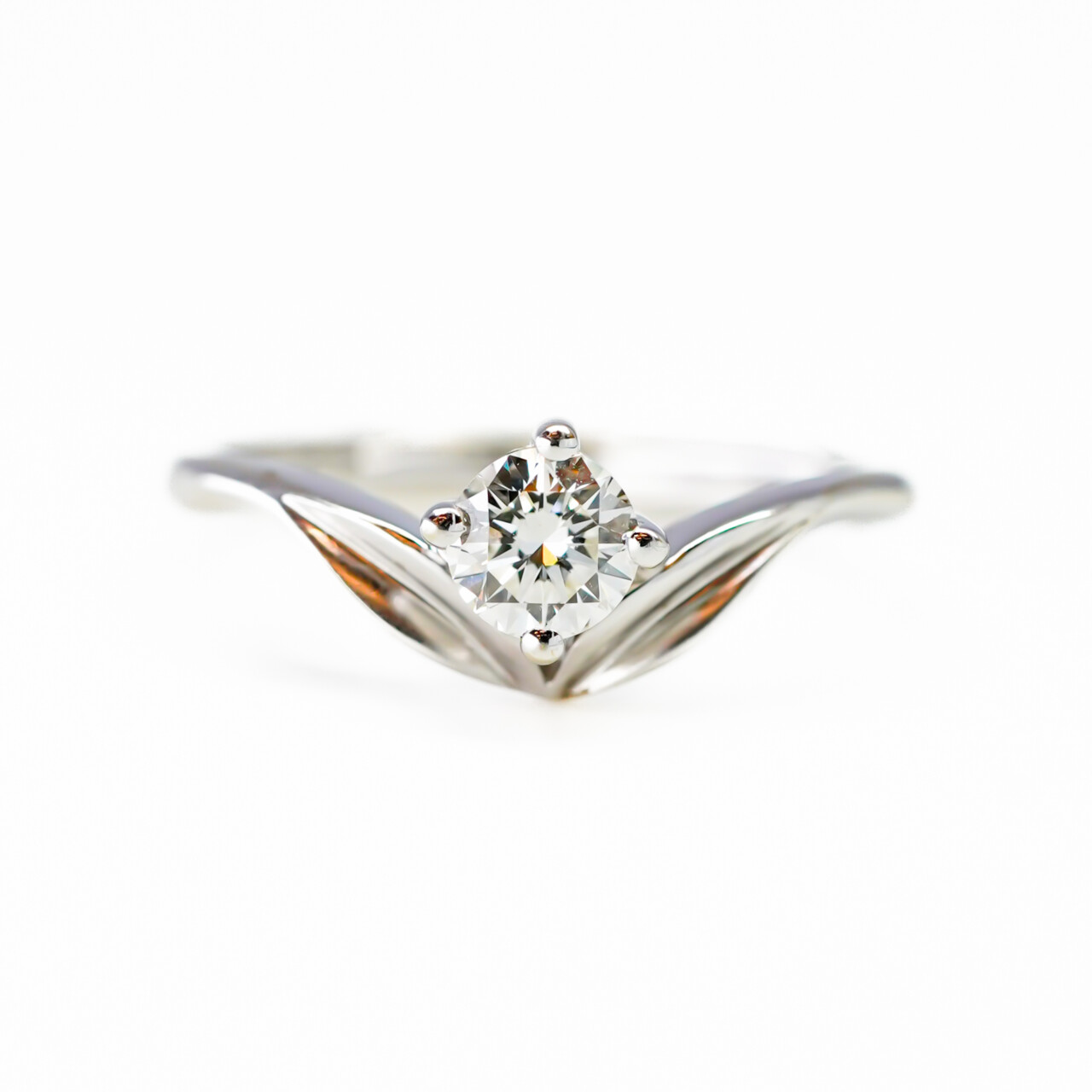 18ct White Gold 0.35ct Diamond Solitaire Ring Leaf Design Size J 1/2 #64667 18ct White Gold 0.35ct Diamond Solitaire Ring Leaf Design Size J 1/2 #64667