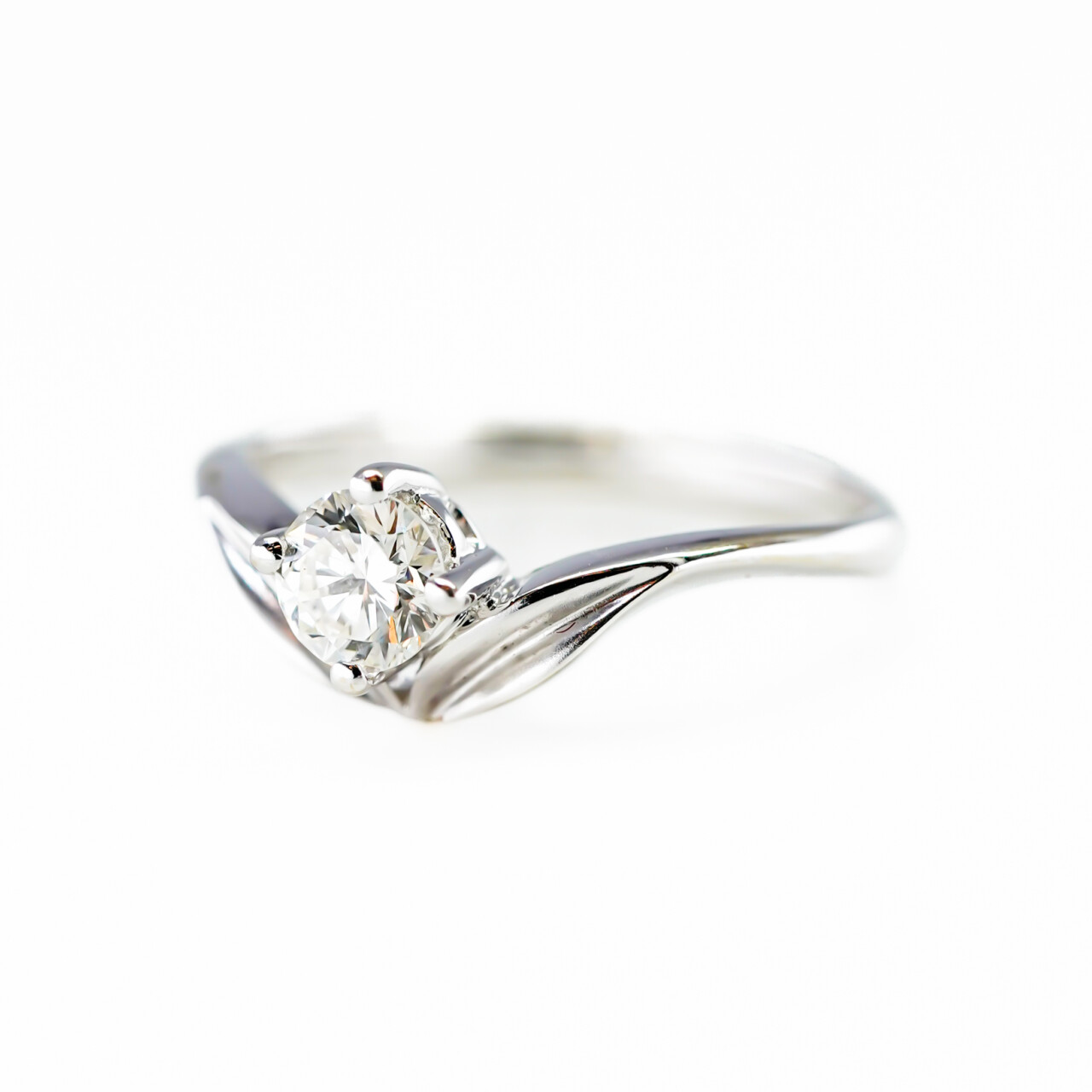 18ct White Gold 0.35ct Diamond Solitaire Ring Leaf Design Size J 1/2 #64667 18ct White Gold 0.35ct Diamond Solitaire Ring Leaf Design Size J 1/2 #64667 - Image 7