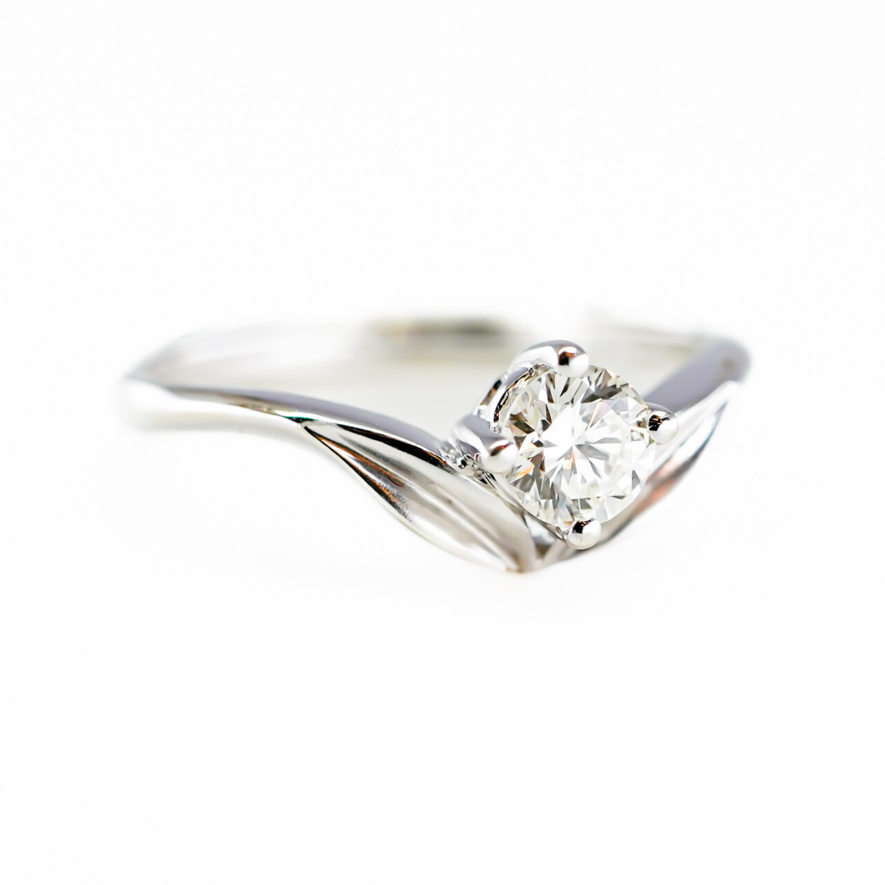 18ct White Gold 0.35ct Diamond Solitaire Ring Leaf Design Size J 1/2 #64667 18ct White Gold 0.35ct Diamond Solitaire Ring Leaf Design Size J 1/2 #64667 - Image 6