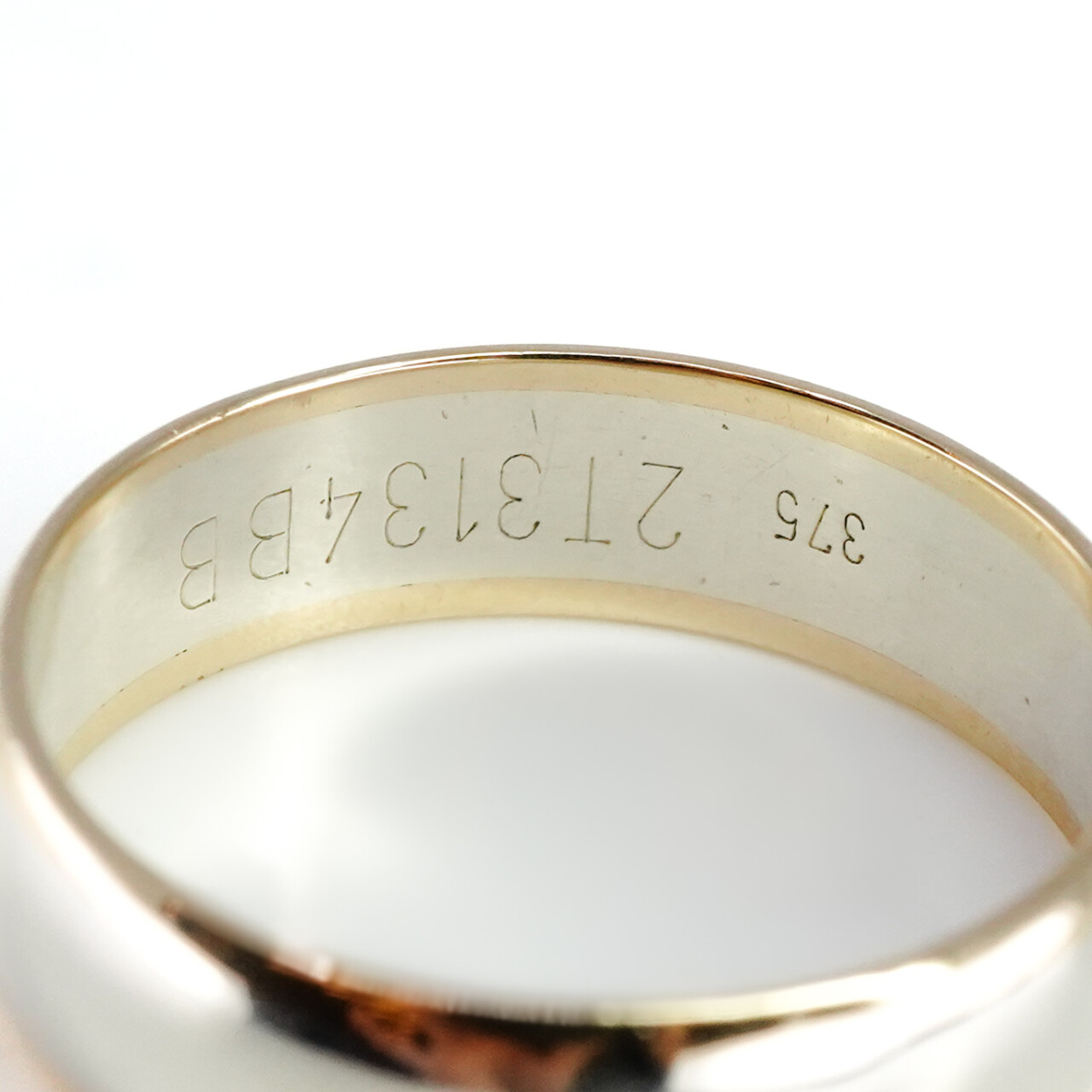 9ct White Gold Band with Yellow Edges Ring Size R 1/2 #63675 9ct White Gold Band with Yellow Edges Ring Size R 1/2 #63675 - Image 5