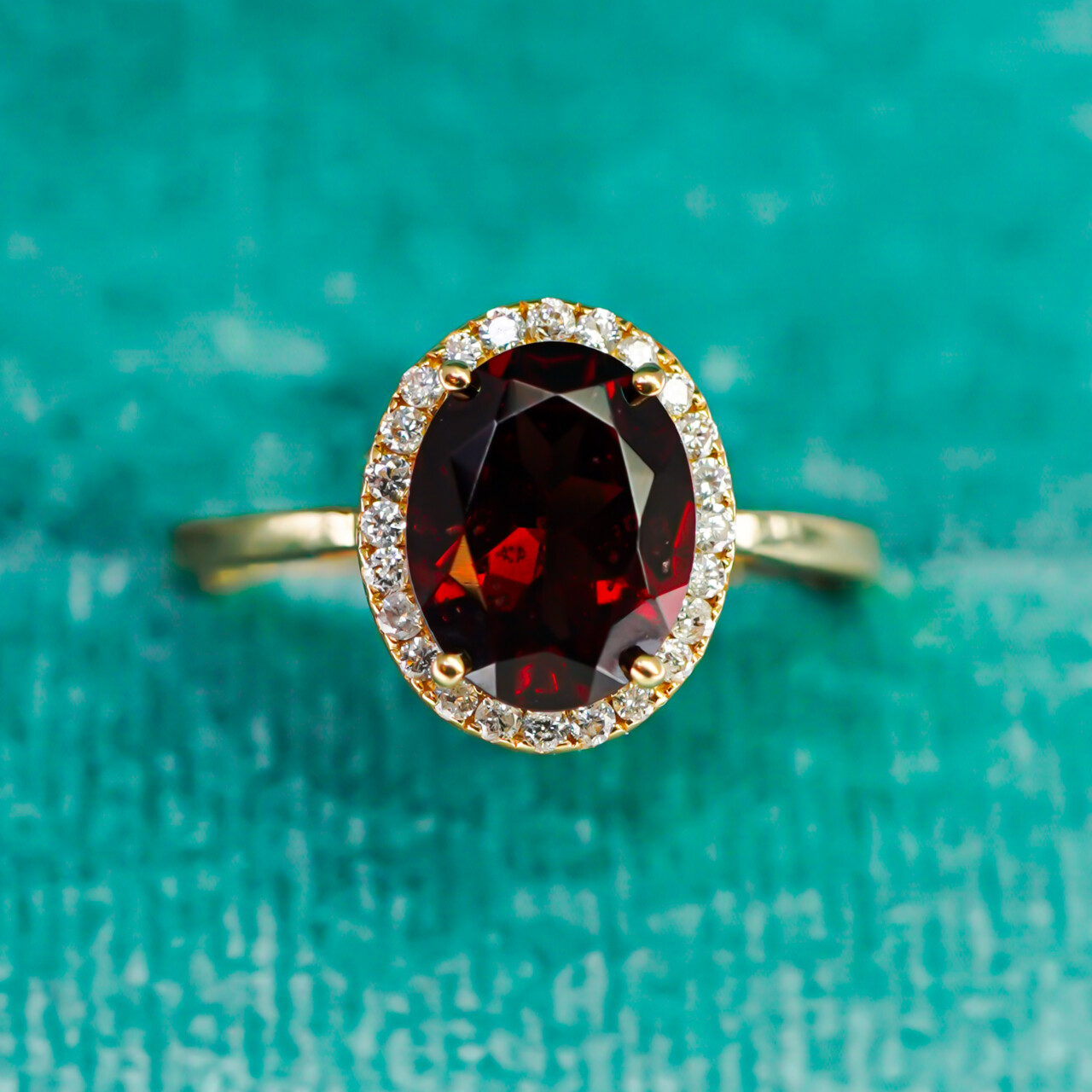 18ct Yellow Gold 2.10ct Oval Garnet & Diamond Halo Ring Size L 1/2 #57589 18ct Yellow Gold 2.10ct Oval Garnet & Diamond Halo Ring Size L 1/2 #57589 - Image 3