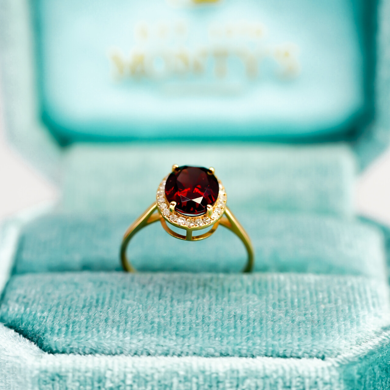 18ct Yellow Gold 2.10ct Oval Garnet & Diamond Halo Ring Size L 1/2 #57589 18ct Yellow Gold 2.10ct Oval Garnet & Diamond Halo Ring Size L 1/2 #57589 - Image 4