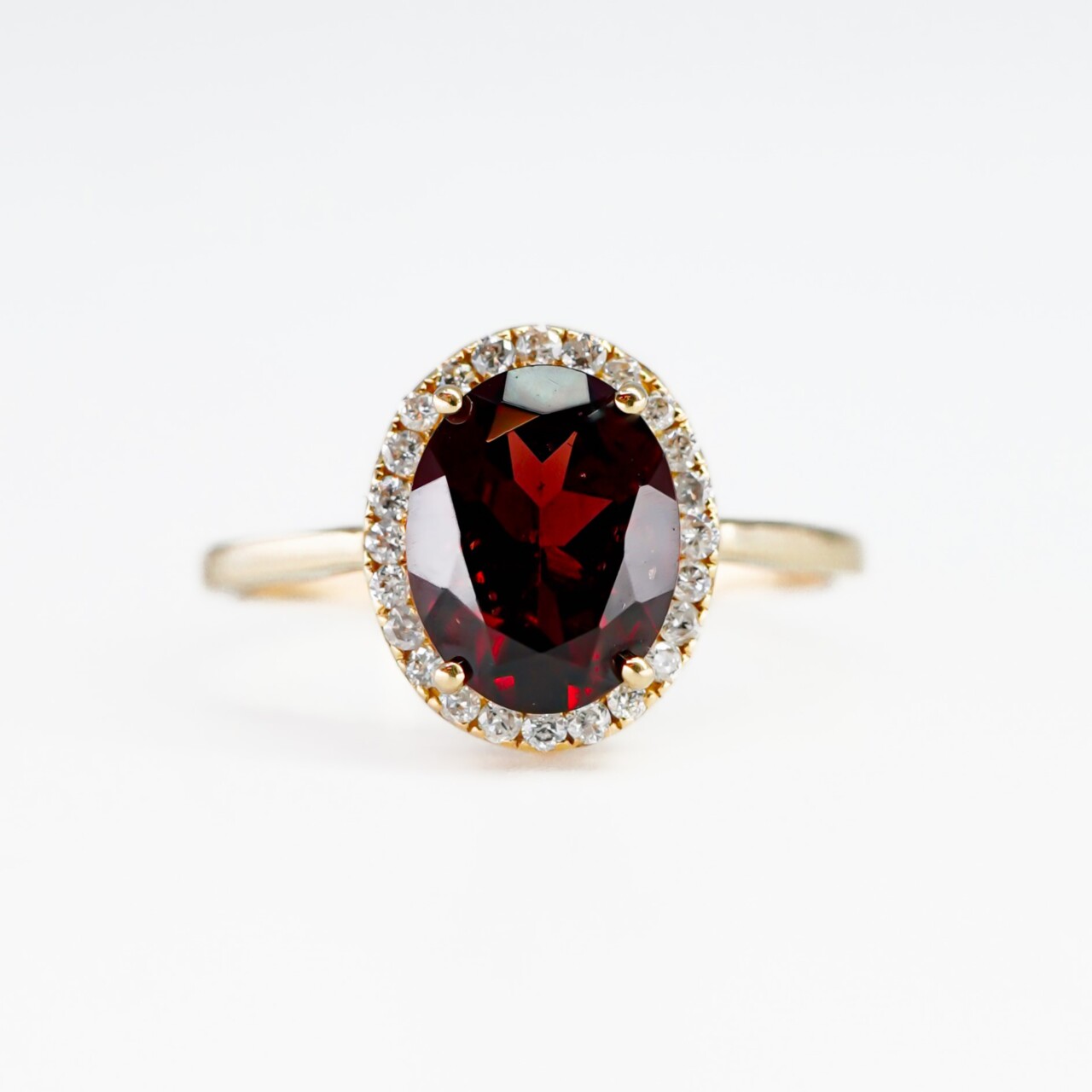 18ct Yellow Gold 2.10ct Oval Garnet & Diamond Halo Ring Size L 1/2 #57589 18ct Yellow Gold 2.10ct Oval Garnet & Diamond Halo Ring Size L 1/2 #57589