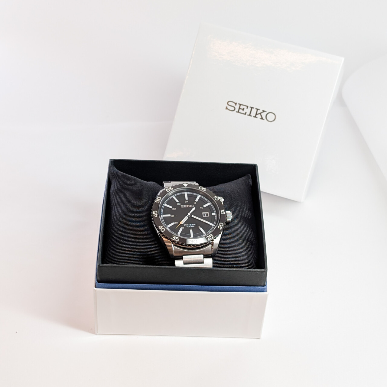Seiko Kinetic Black 44mm Watch 5M82-0AH0 With Box & Card #65016