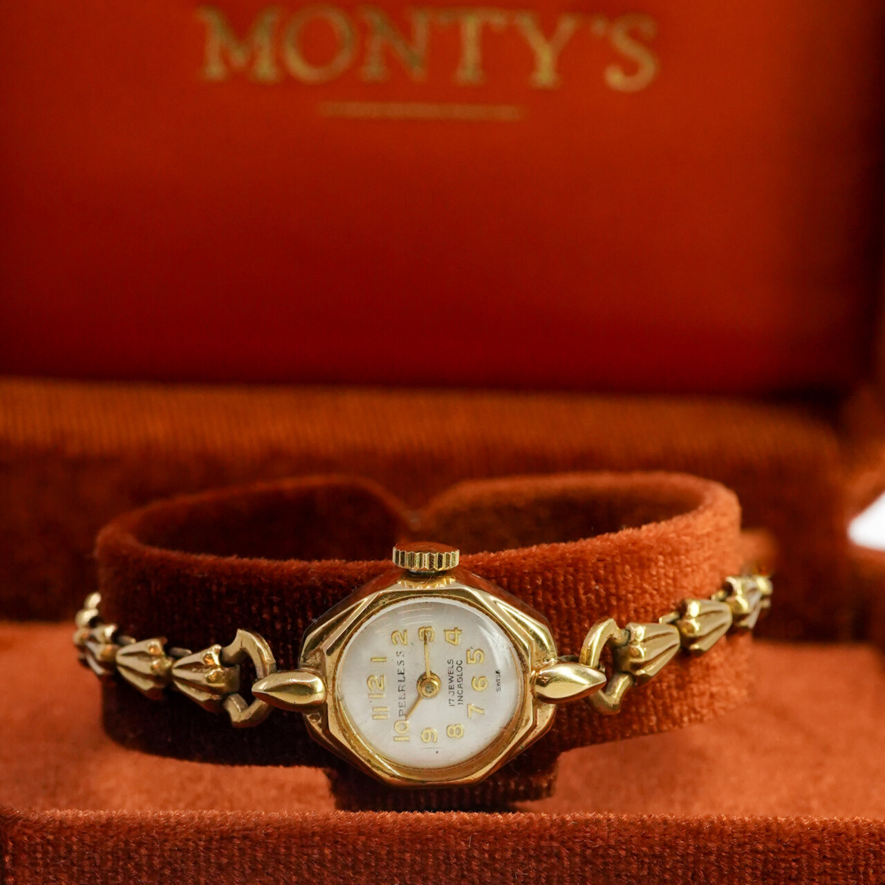 Vintage Peerless Manual-Wind Ladies Watch – Swiss Made – 17mm