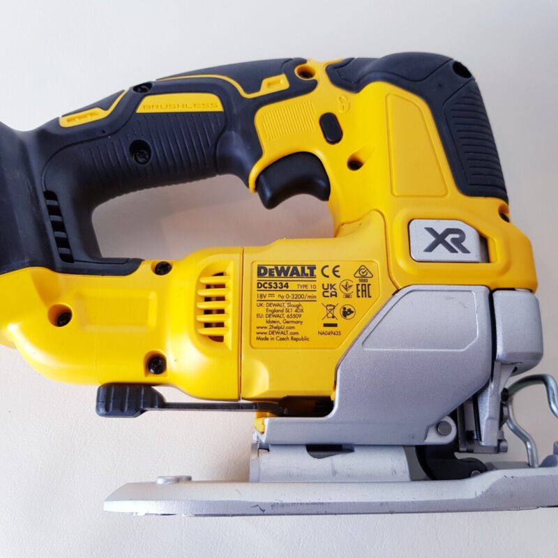 DEWALT 18V Cordless Brushless Jigsaw DCS334 with Vacuum Attachment – Skin Only #65847 - Image 3