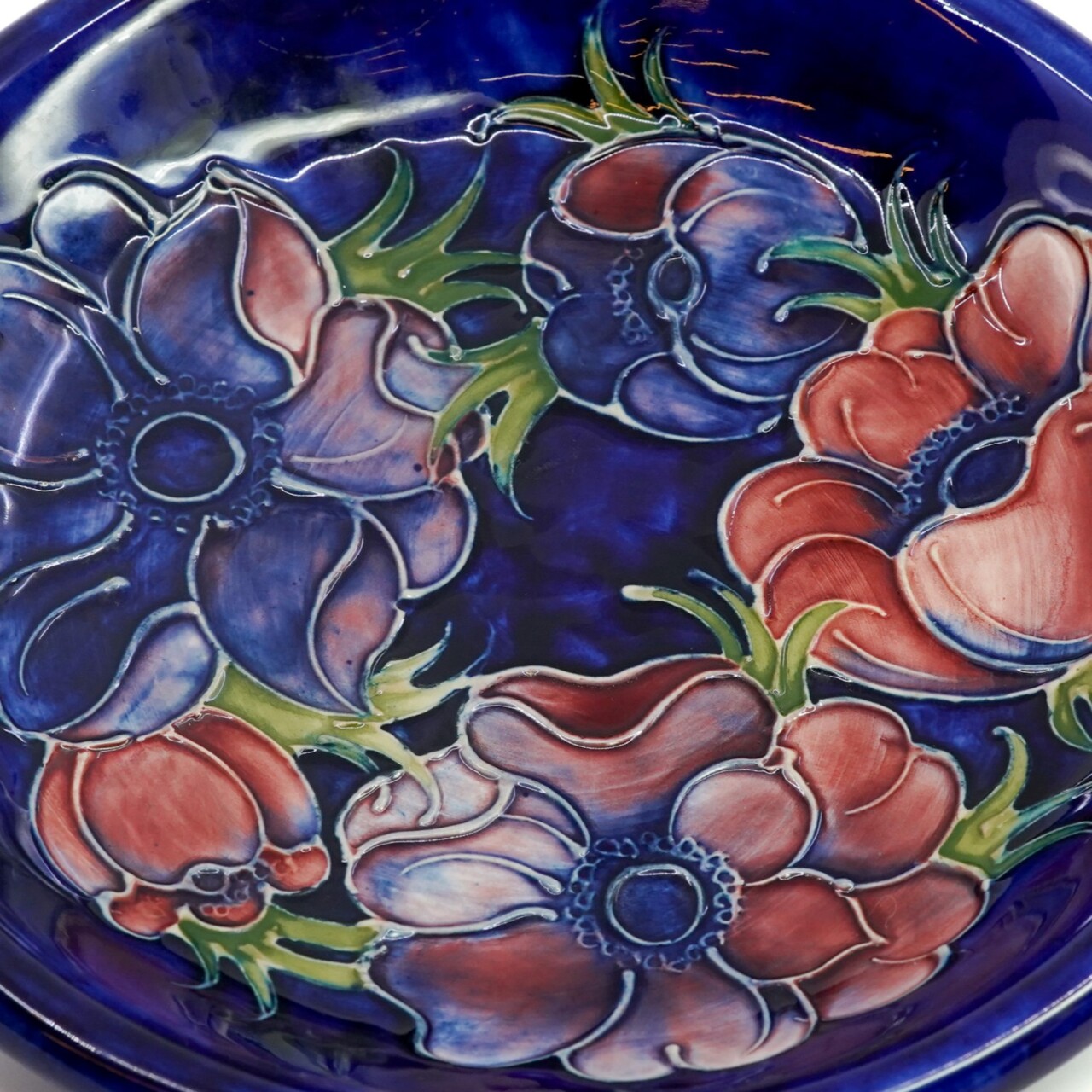 Moorcroft England Anemone Blue Plate 21.5cm #65730 Moorcroft England Anemone Blue Plate 21.5cm #65730 - Image 3