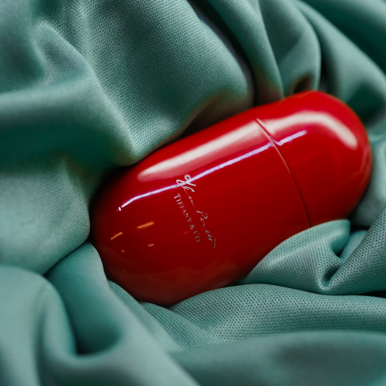 レア Tiffany エルサペレッティビーン キーリング　赤　ラッカー Tiffany & Co. Rare Elsa Peretti Tiffany Beans Oil Lighter - Red C