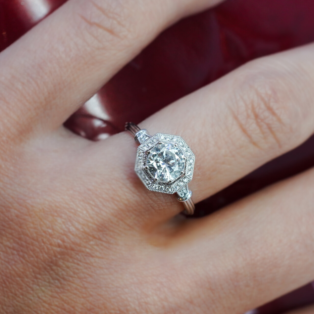 18ct White Gold Vintage-Inspired Diamond Ring – 1.0ct TW Size M 1/2 Val $7200 #65500-1 18ct White Gold Vintage-Inspired Diamond Ring – 1.0ct TW Size M 1/2 Val $7200 #65500-1 - Image 2