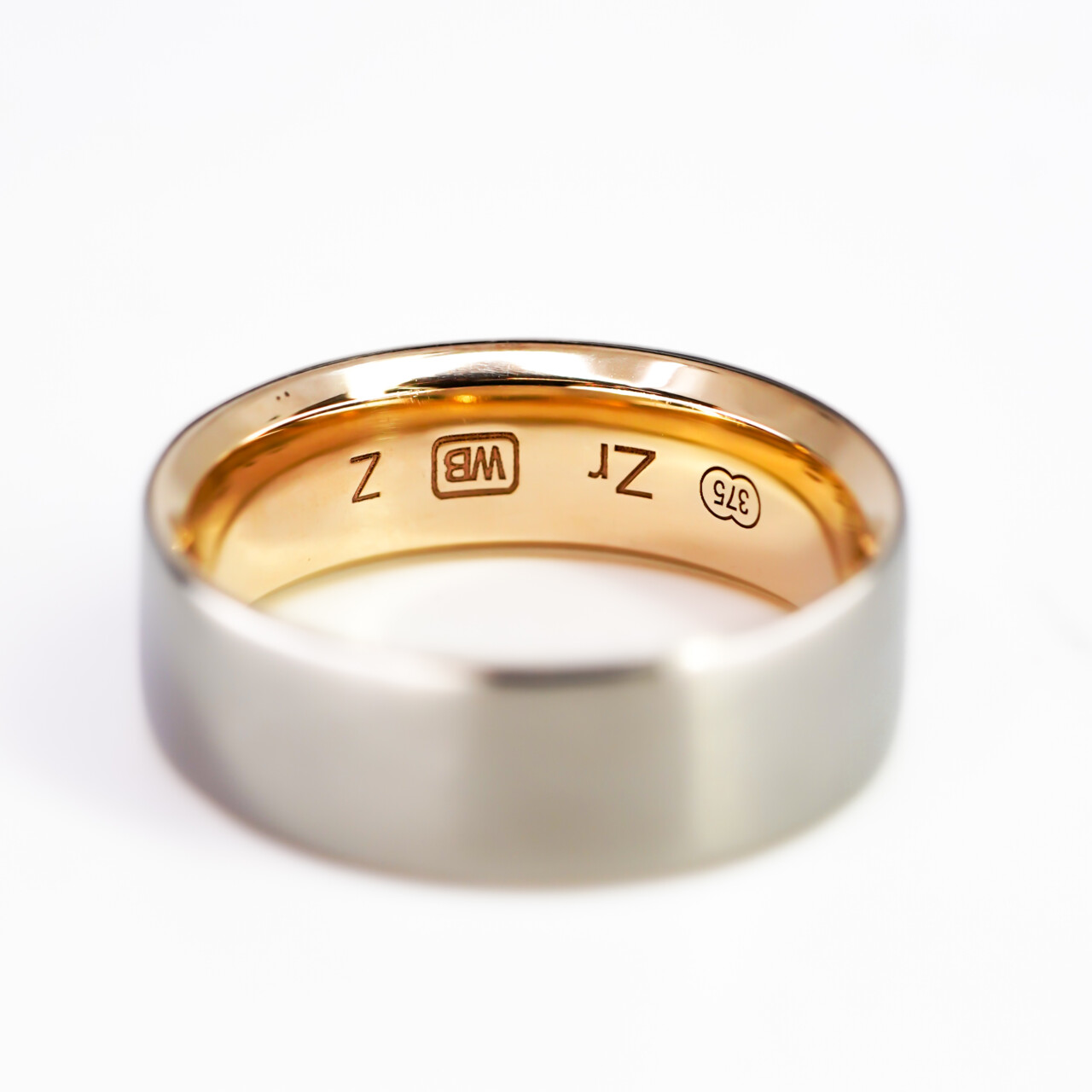 Zirconium & 9ct Yellow Gold 8mm Wedding Ring Band Size Y #66074 Zirconium & 9ct Yellow Gold 8mm Wedding Ring Band Size Y #66074 - Image 3