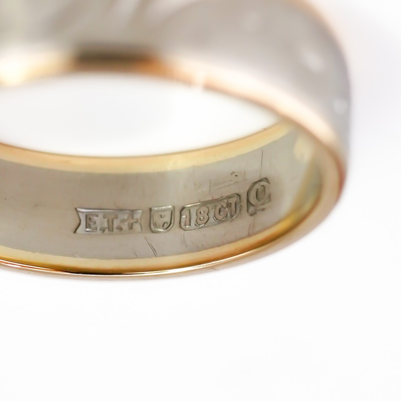 18ct Two-Tone White & Yellow Gold Ornate Band Ring Size N #66366 18ct Two-Tone White & Yellow Gold Ornate Band Ring Size N #66366 - Image 3