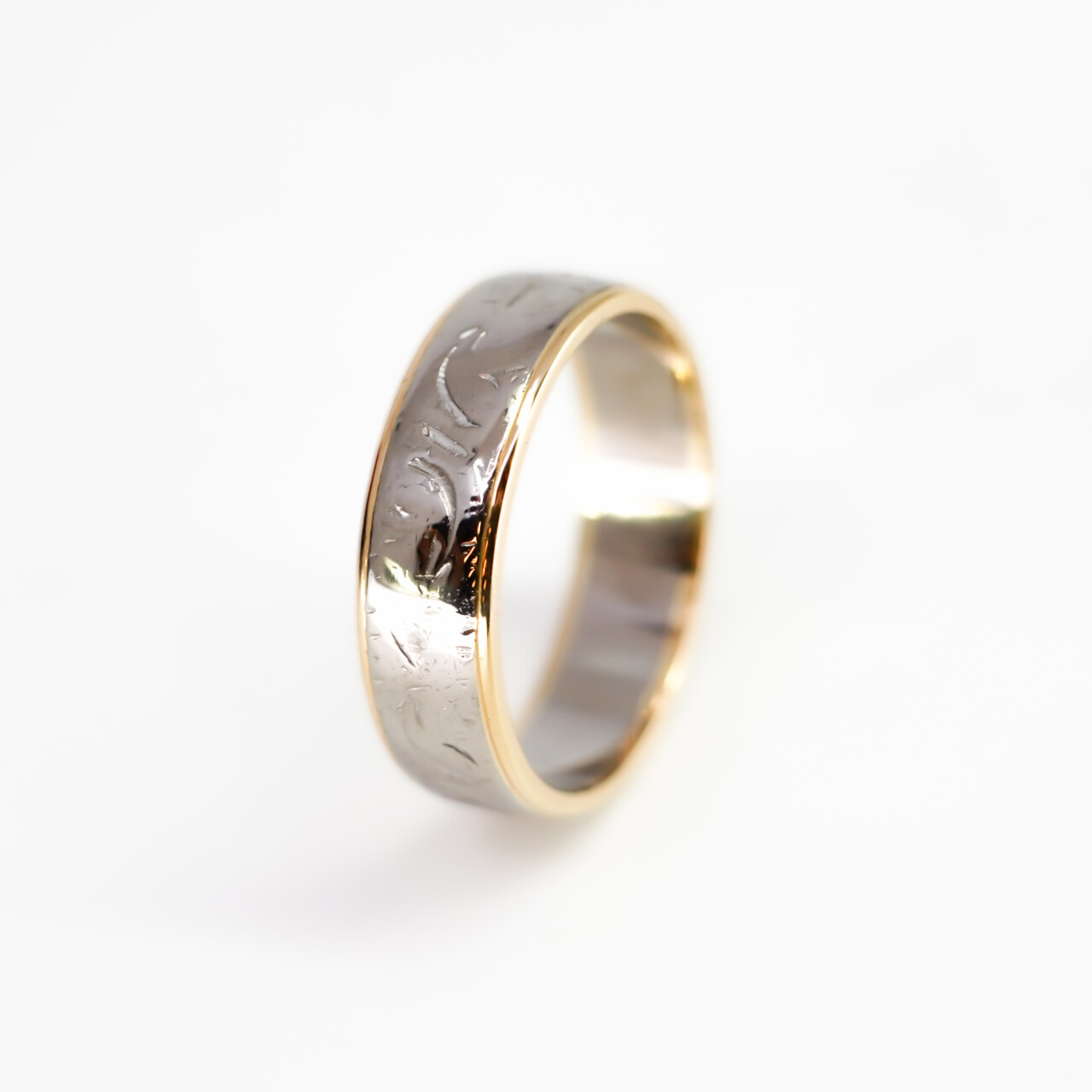 18ct Two-Tone White & Yellow Gold Ornate Band Ring Size N #66366 18ct Two-Tone White & Yellow Gold Ornate Band Ring Size N #66366 - Image 5