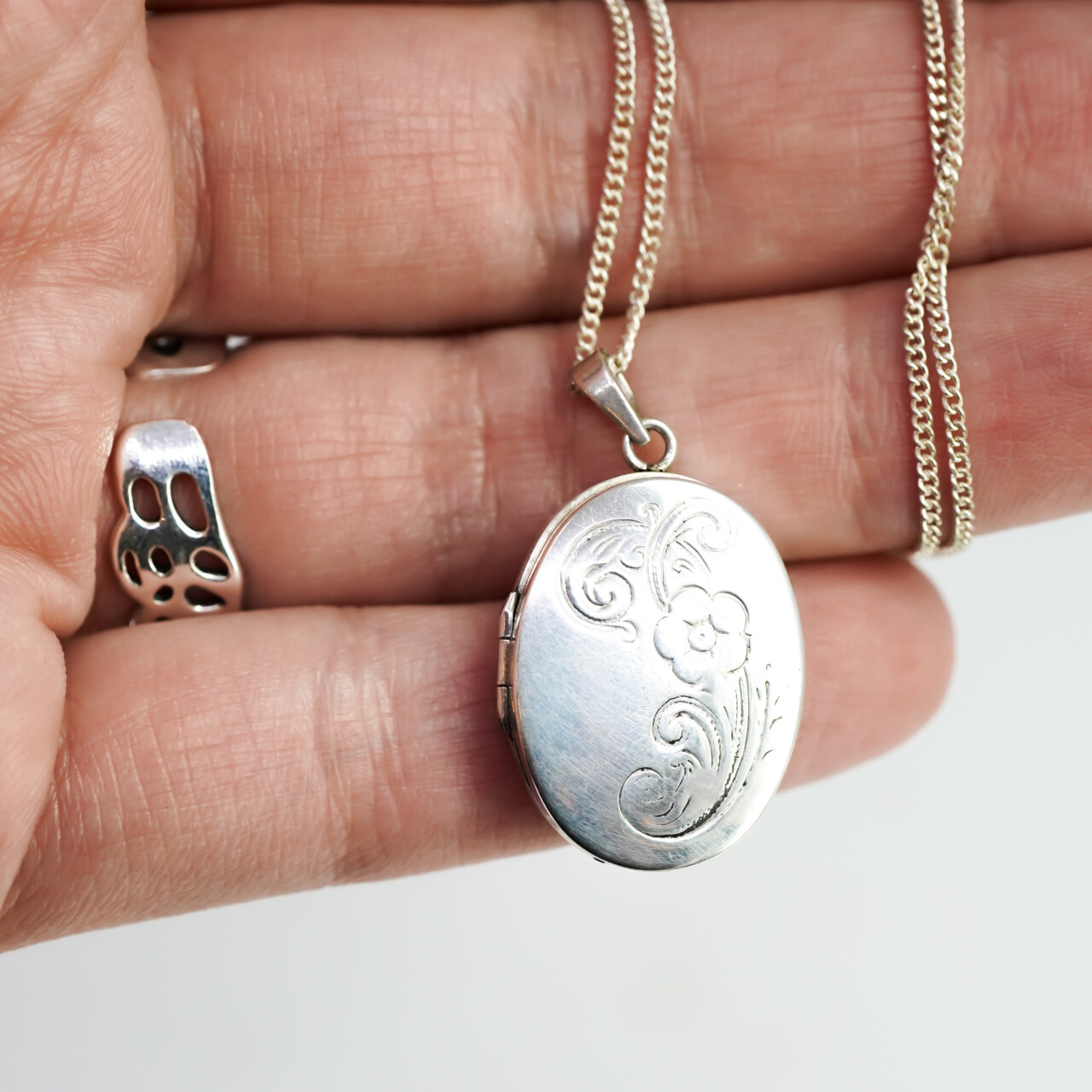 Sterling Silver Oval Locket & Curb Link Chain Necklace 46cm #66113