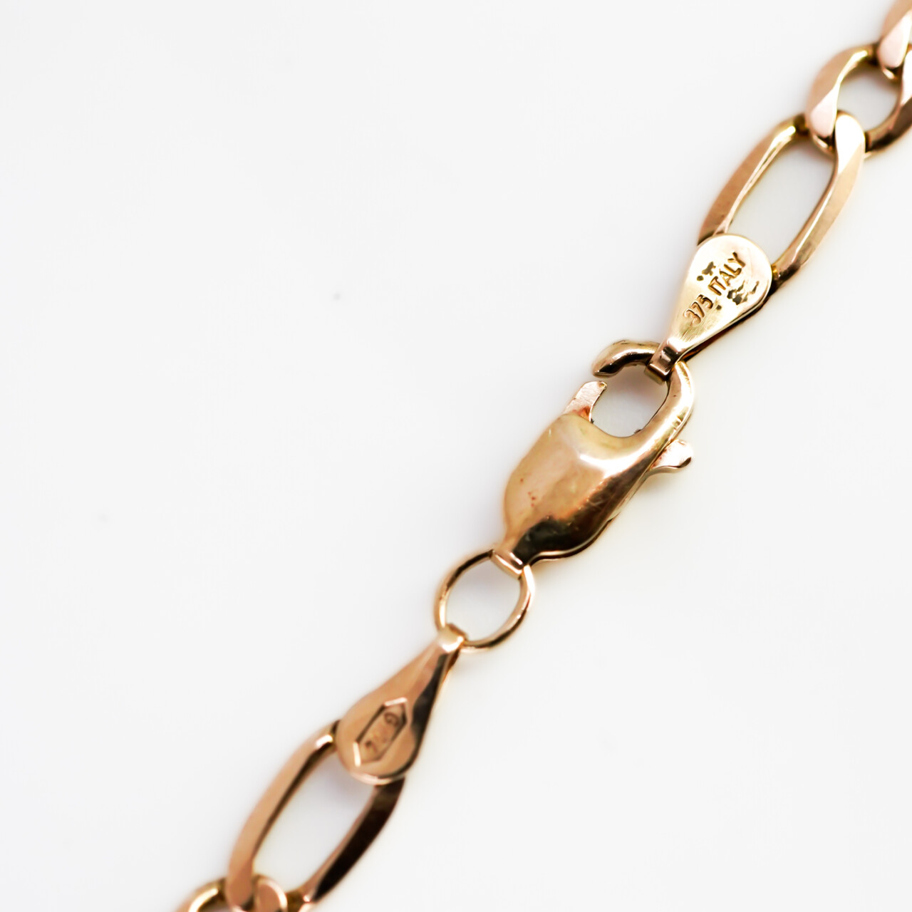 9ct Yellow Gold 1-1 Figaro Chain – 50cm – 4mm Wide #66603 9ct Yellow Gold 1-1 Figaro Chain – 50cm – 4mm Wide #66603 - Image 6