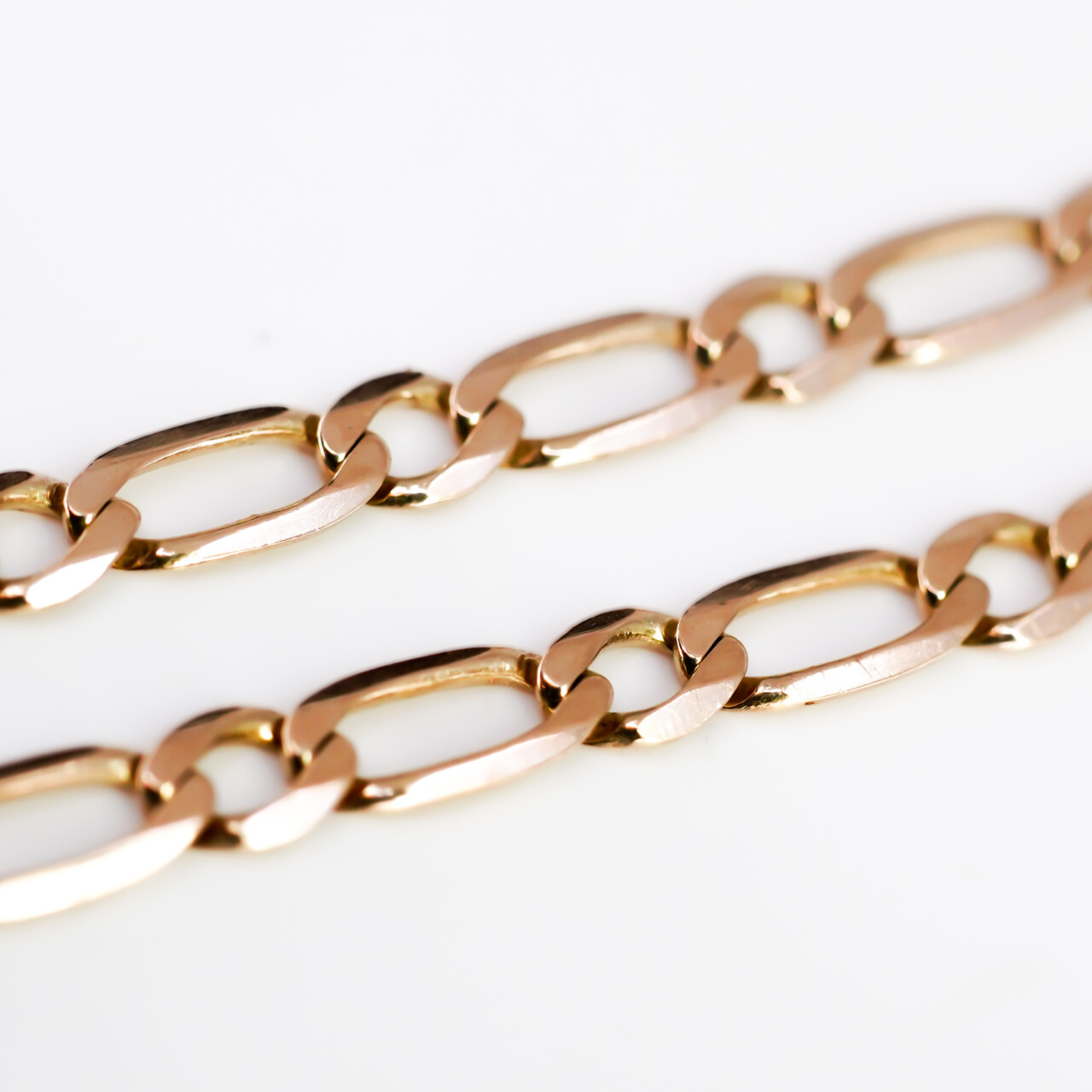 9ct Yellow Gold 1-1 Figaro Chain – 50cm – 4mm Wide #66603 9ct Yellow Gold 1-1 Figaro Chain – 50cm – 4mm Wide #66603 - Image 4