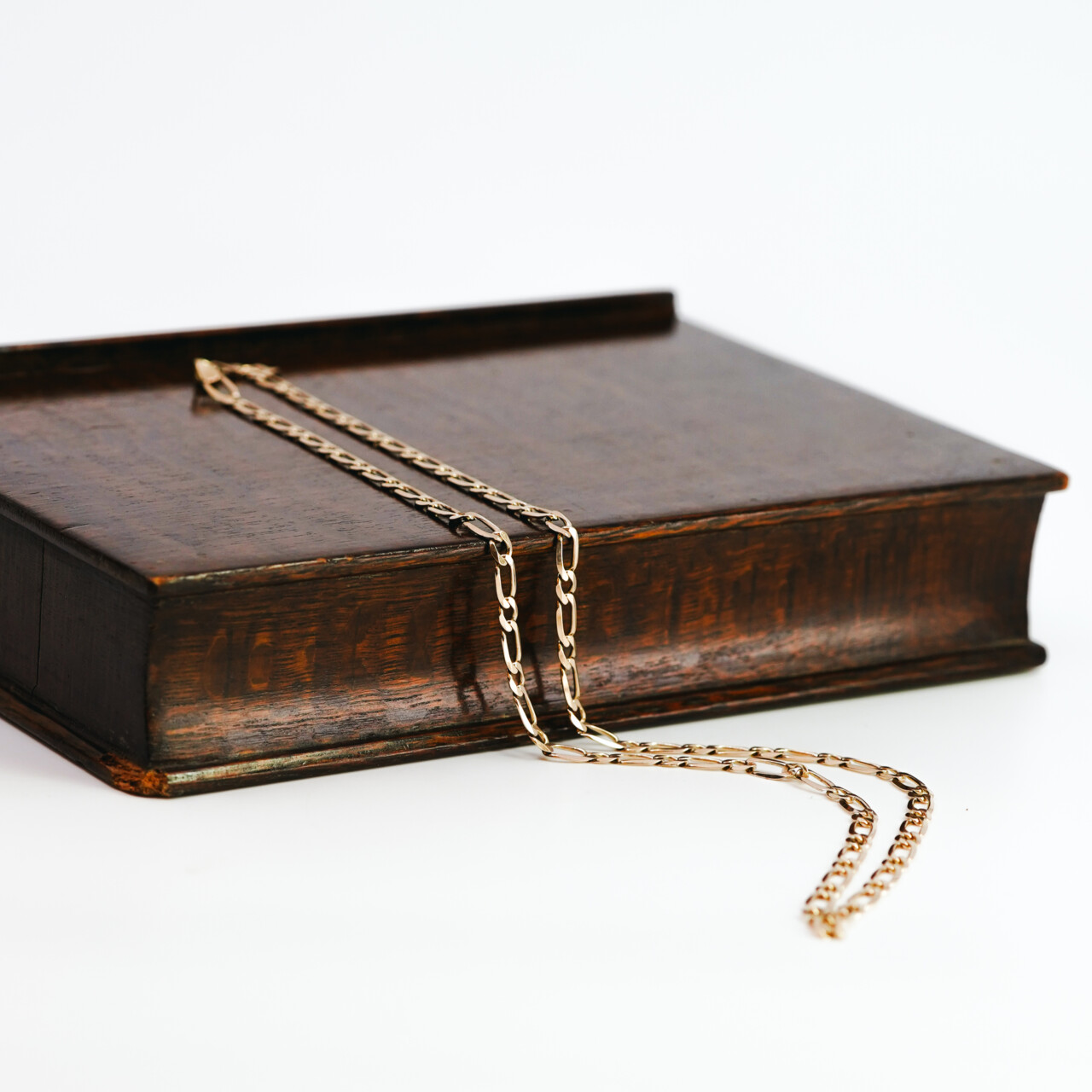 9ct Yellow Gold 1-1 Figaro Chain – 50cm – 4mm Wide #66603 9ct Yellow Gold 1-1 Figaro Chain – 50cm – 4mm Wide #66603 - Image 3