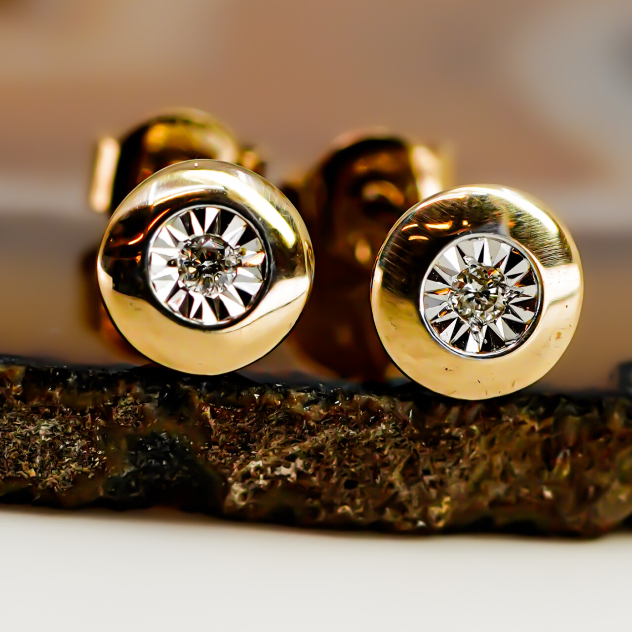 9ct Yellow Gold Diamond Illusion Stud Earrings #66785 9ct Yellow Gold Diamond Illusion Stud Earrings #66785 - Image 3
