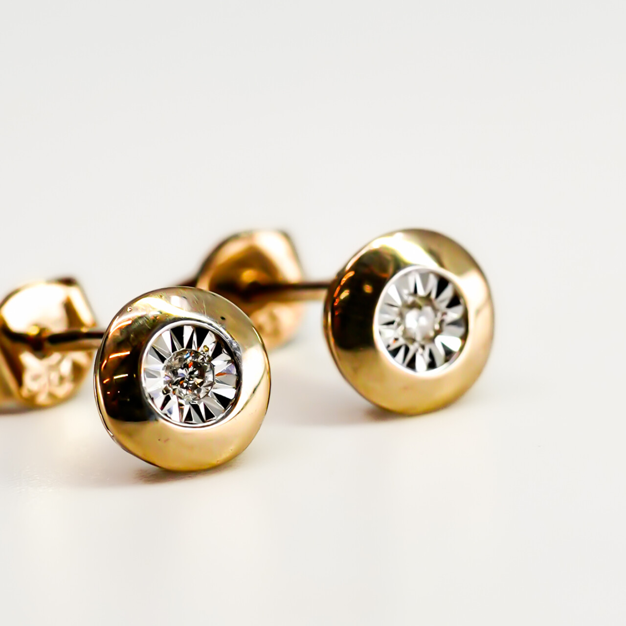 9ct Yellow Gold Diamond Illusion Stud Earrings #66785 9ct Yellow Gold Diamond Illusion Stud Earrings #66785 - Image 7