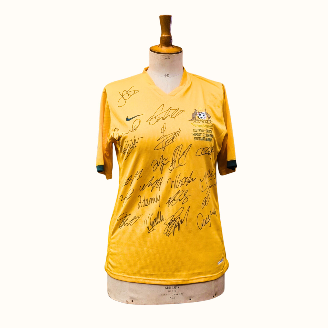 Australia v Croatia 2006 World Cup Jersey – Signed by Socceroos Squad #67109 Australia v Croatia 2006 World Cup Jersey – Signed by Socceroos Squad #67109