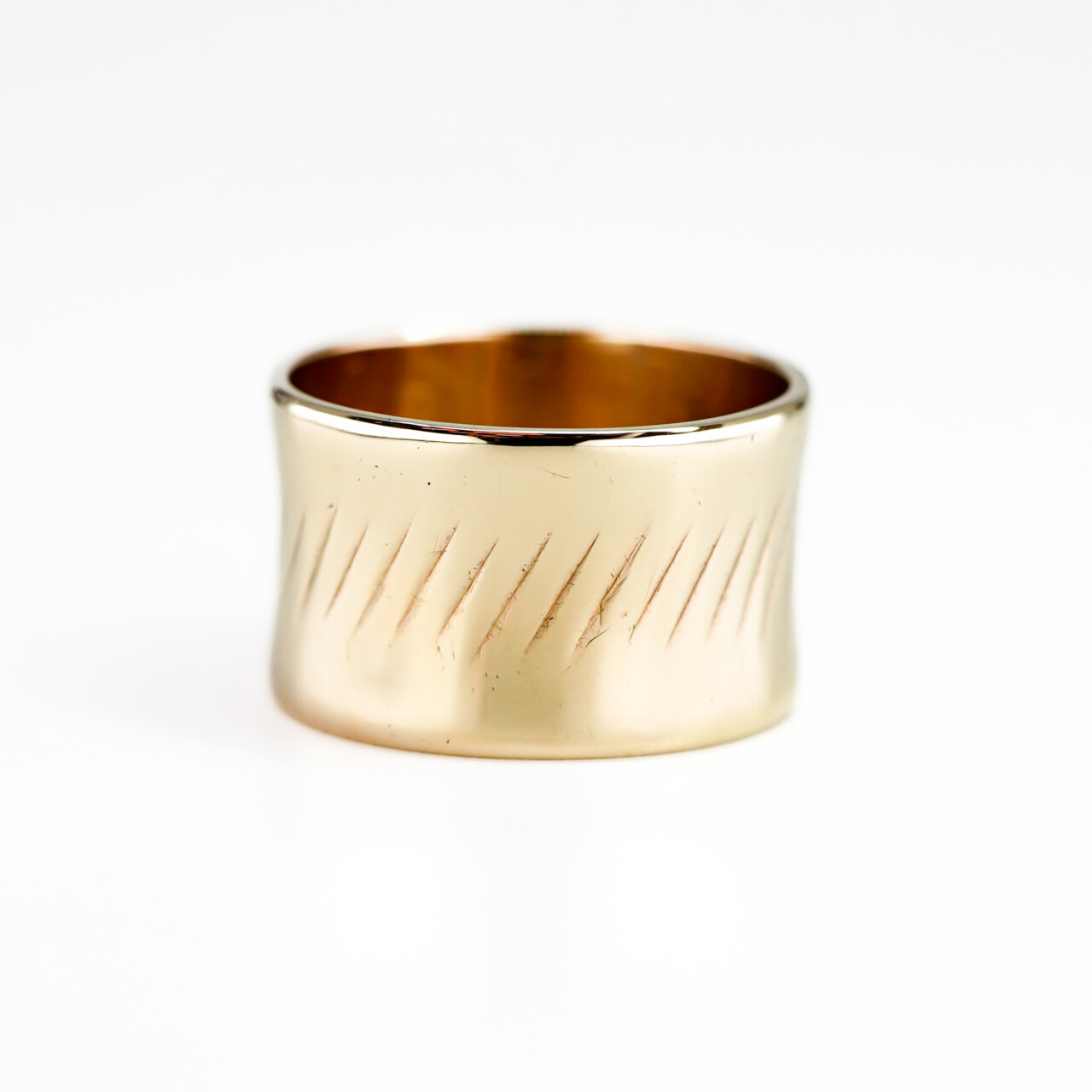 Vintage 9ct Yellow Gold Wide Band Ring – London c.1966 – Size O #66835 Vintage 9ct Yellow Gold Wide Band Ring – London c.1966 – Size O #66835