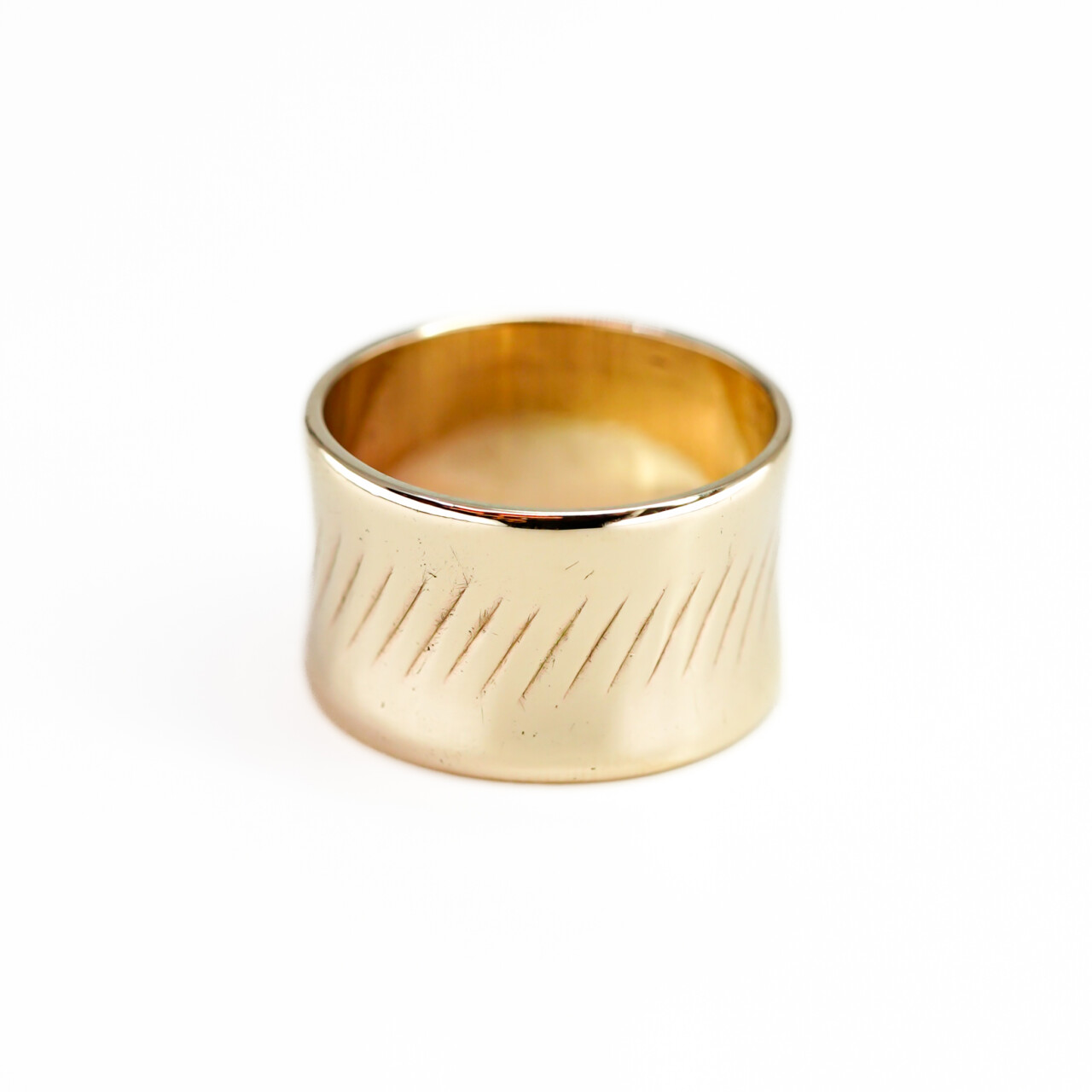 Vintage 9ct Yellow Gold Wide Band Ring – London c.1966 – Size O #66835 Vintage 9ct Yellow Gold Wide Band Ring – London c.1966 – Size O #66835 - Image 9