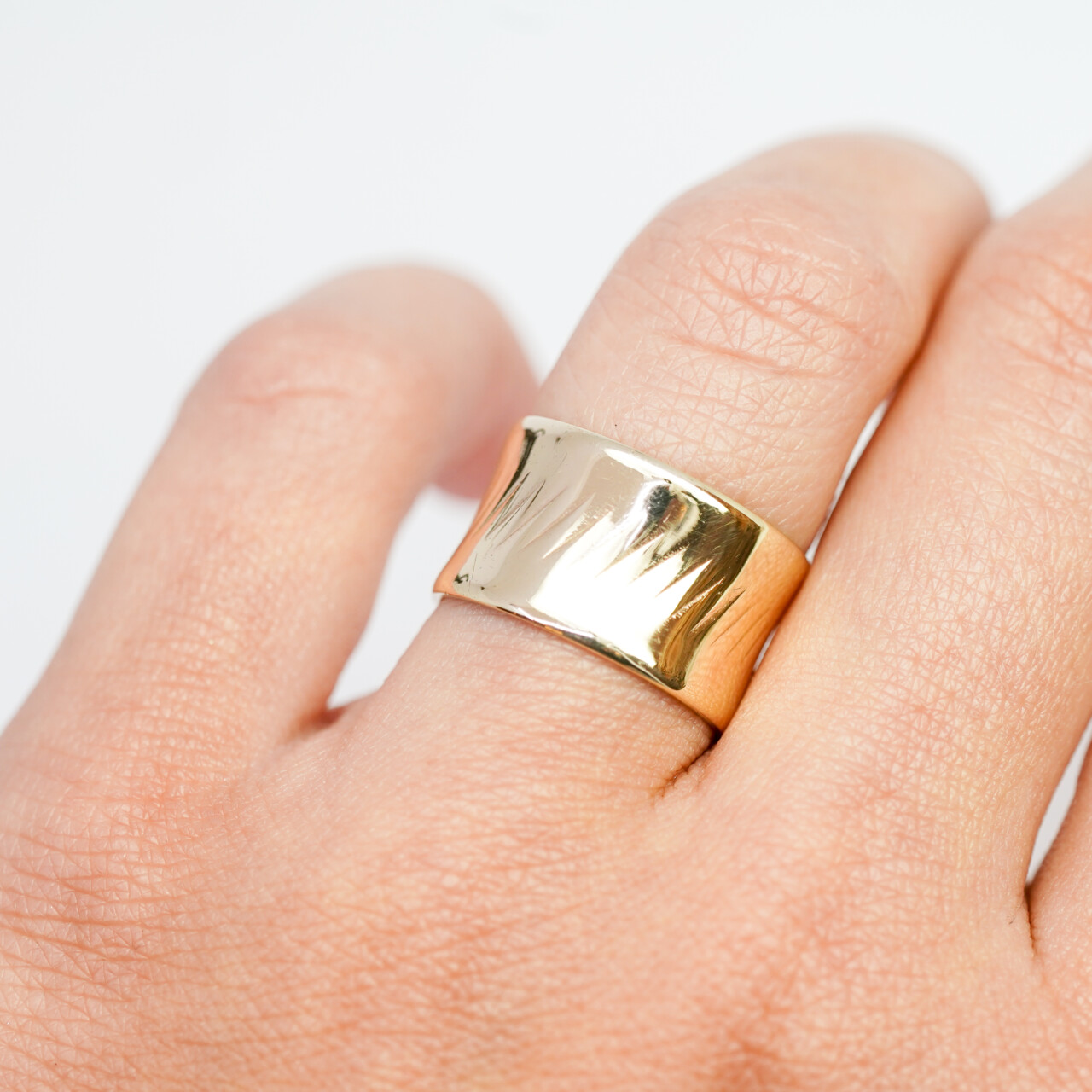Vintage 9ct Yellow Gold Wide Band Ring – London c.1966 – Size O #66835 Vintage 9ct Yellow Gold Wide Band Ring – London c.1966 – Size O #66835 - Image 3
