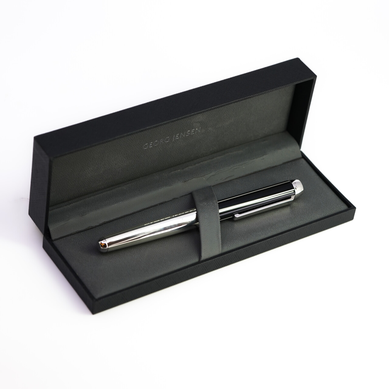 Georg Jensen MASTER Sterling Silver Fountain Pen – Fine Tip – Boxed #67144 Georg Jensen MASTER Sterling Silver Fountain Pen – Fine Tip – Boxed #67144