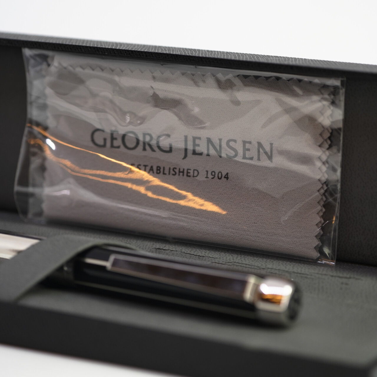 Georg Jensen MASTER Sterling Silver Fountain Pen – Fine Tip – Boxed #67144 Georg Jensen MASTER Sterling Silver Fountain Pen – Fine Tip – Boxed #67144 - Image 7