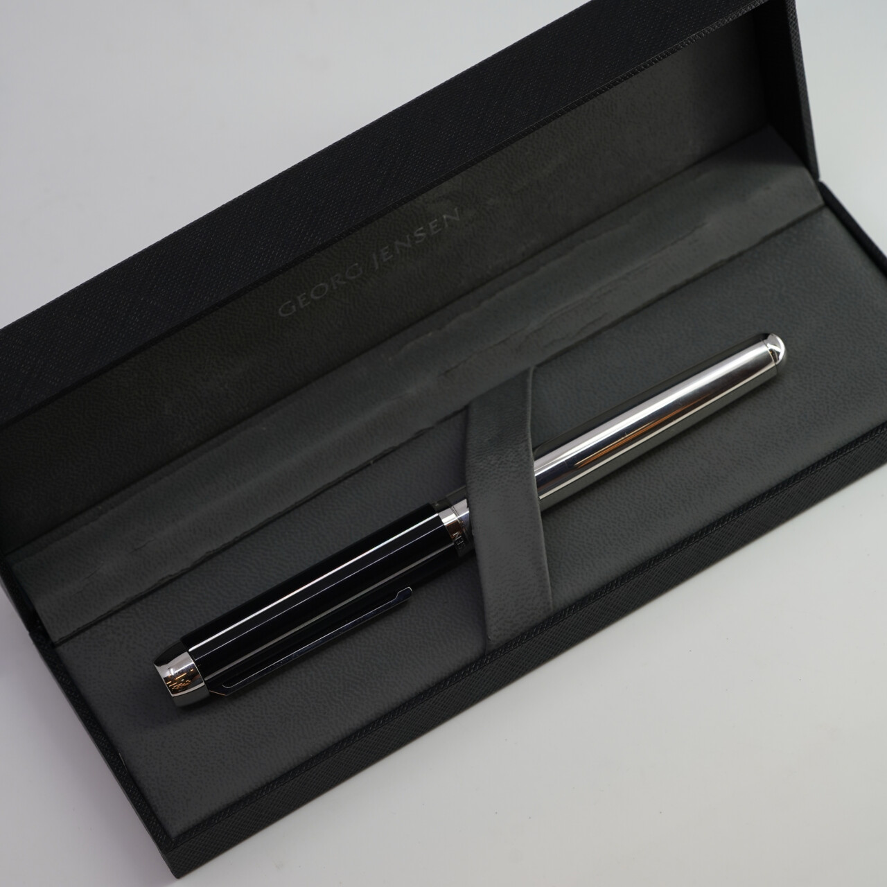 Georg Jensen MASTER Sterling Silver Fountain Pen – Fine Tip – Boxed #67144 Georg Jensen MASTER Sterling Silver Fountain Pen – Fine Tip – Boxed #67144 - Image 11