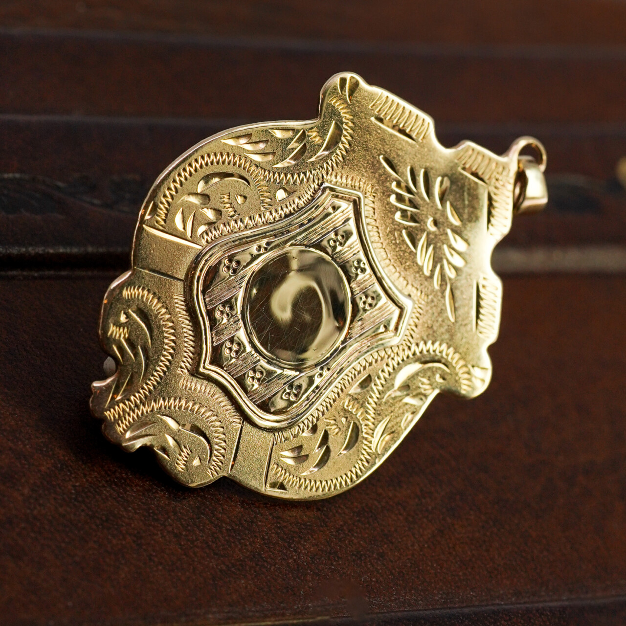 Vintage 9ct Yellow Gold Shield Pendant #66312 Vintage 9ct Yellow Gold Shield Pendant #66312 - Image 3