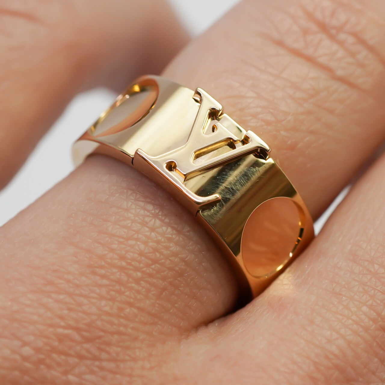 Louis Vuitton Empreinte Large Ring – 18ct Yellow Gold – Size 53