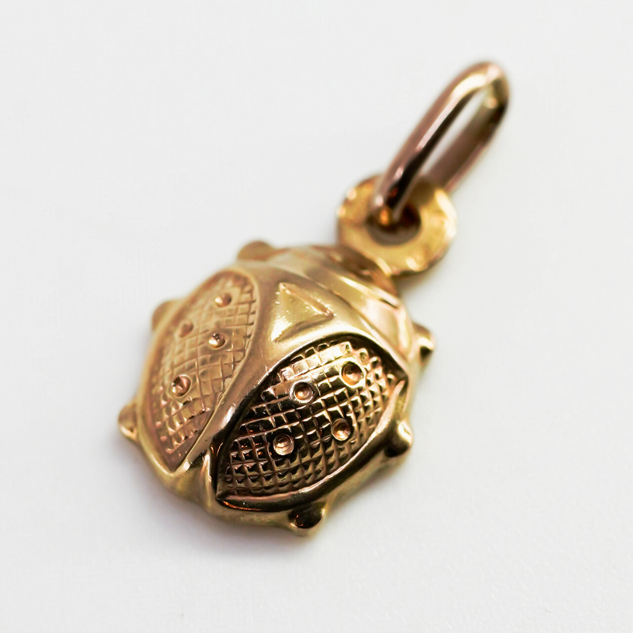 9ct Yellow Gold Ladybug Charm / Pendant #65081 9ct Yellow Gold Ladybug Charm / Pendant #65081 - Image 2