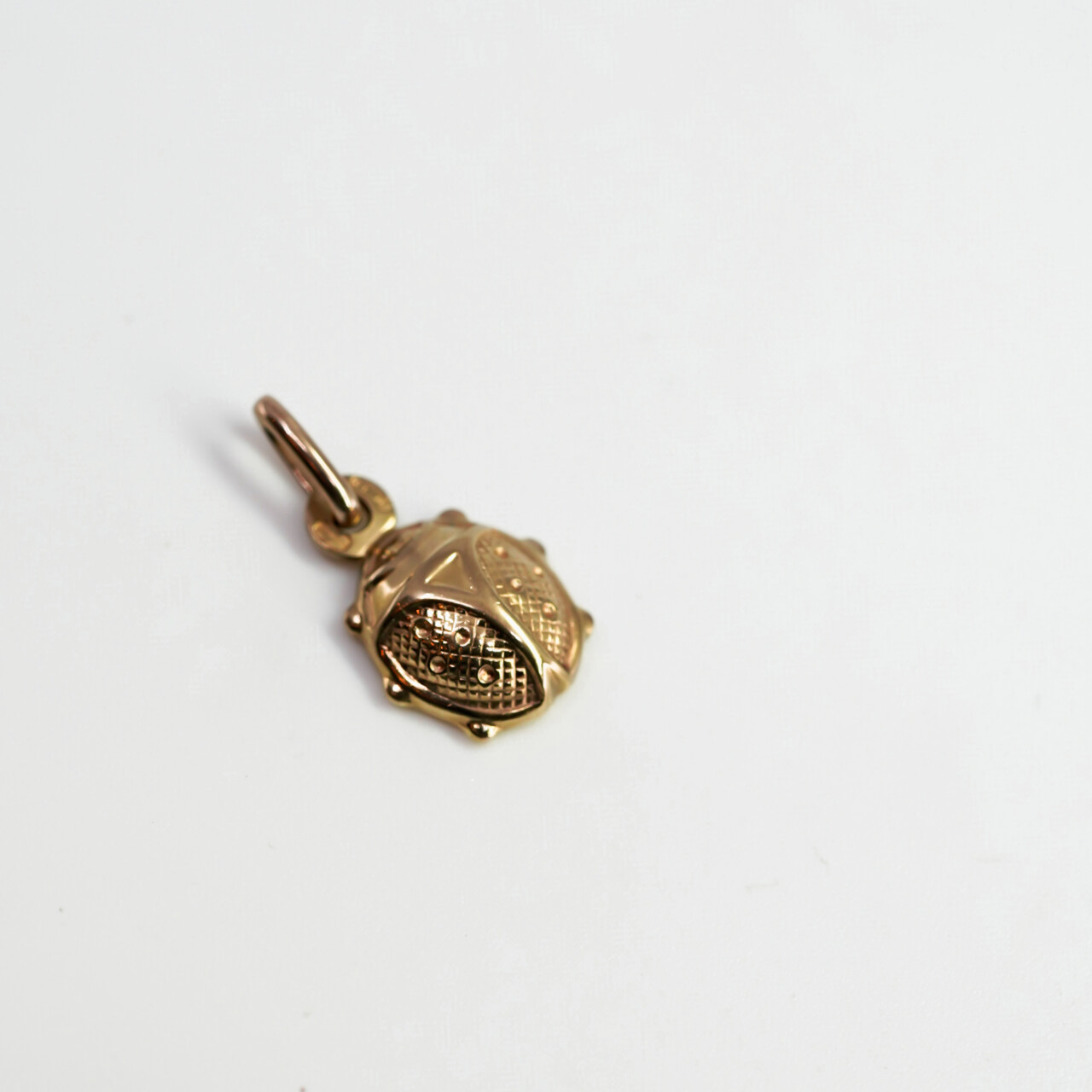 9ct Yellow Gold Ladybug Charm / Pendant #65081 9ct Yellow Gold Ladybug Charm / Pendant #65081 - Image 4