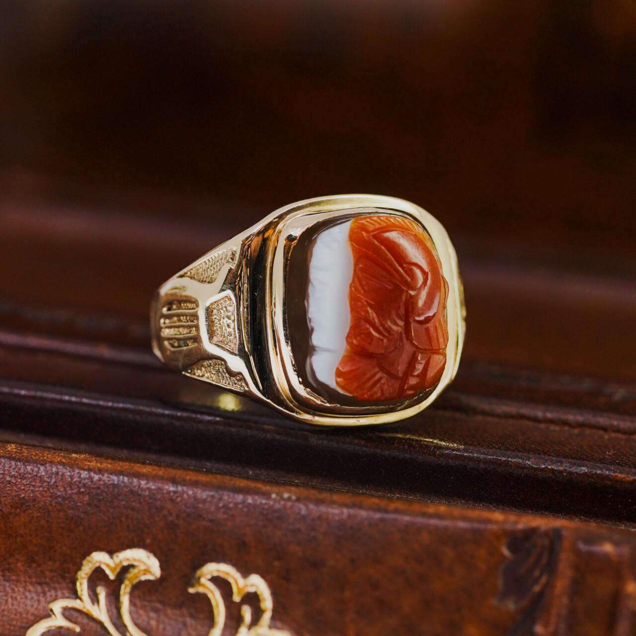 Vintage 9ct Yellow Gold Banded Agate Cameo Signet Ring Size W #67298 Vintage 9ct Yellow Gold Banded Agate Cameo Signet Ring Size W #67298 - Image 2