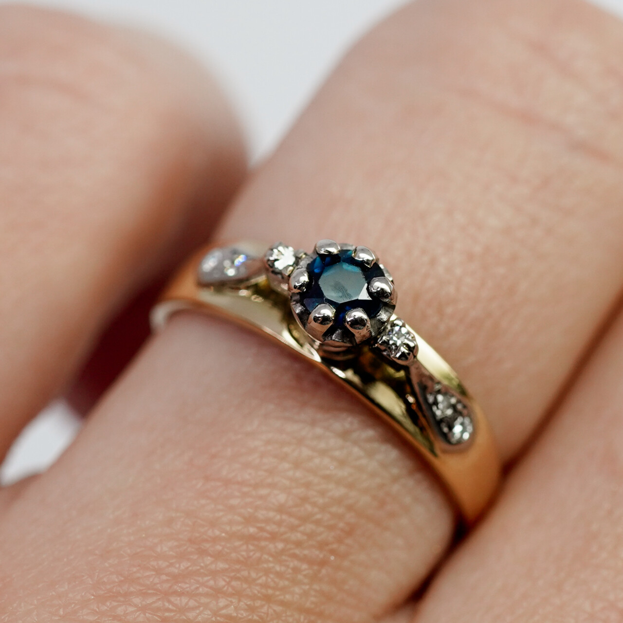 Vintage 18ct Yellow Gold & Palladium Sapphire & Diamond Ring Size N #67270 Vintage 18ct Yellow Gold & Palladium Sapphire & Diamond Ring Size N #67270 - Image 2