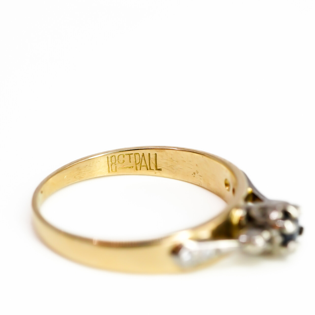 Vintage 18ct Yellow Gold & Palladium Sapphire & Diamond Ring Size N #67270 Vintage 18ct Yellow Gold & Palladium Sapphire & Diamond Ring Size N #67270 - Image 9