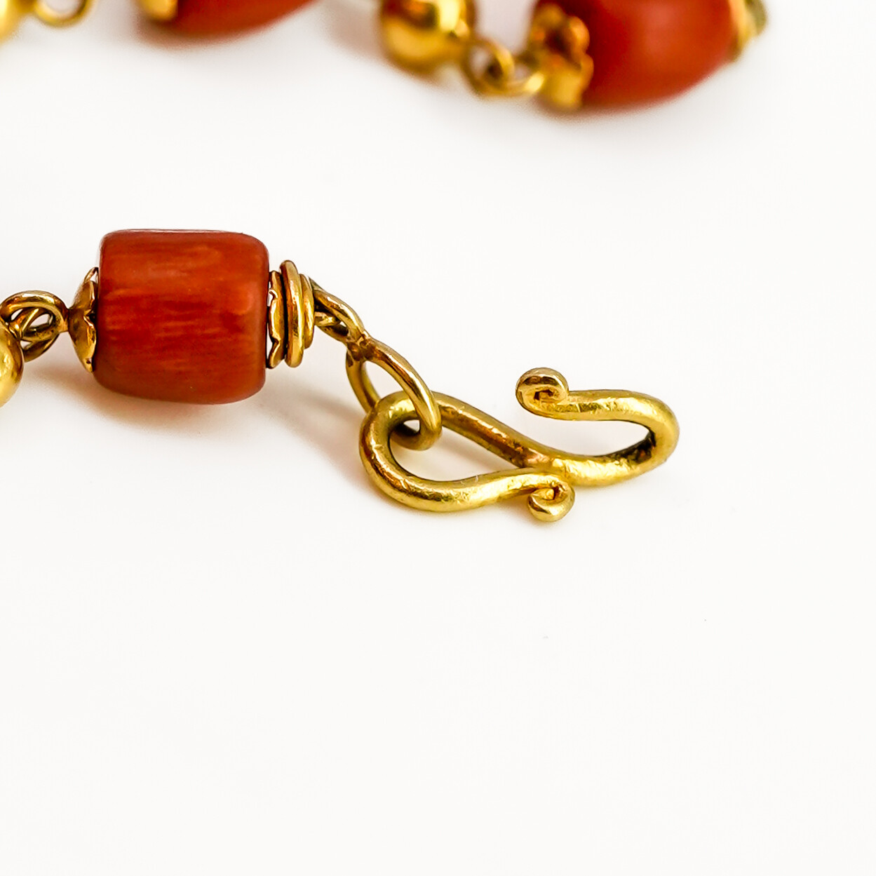 22ct Yellow Gold & Red Coral Bead Bracelet – 17cm #A809678 22ct Yellow Gold & Red Coral Bead Bracelet – 17cm #A809678 - Image 7