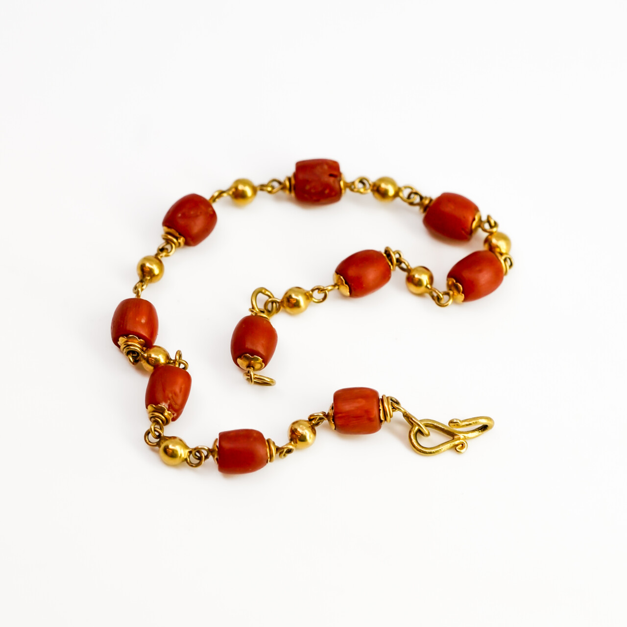 22ct Yellow Gold & Red Coral Bead Bracelet – 17cm #A809678 22ct Yellow Gold & Red Coral Bead Bracelet – 17cm #A809678 - Image 6