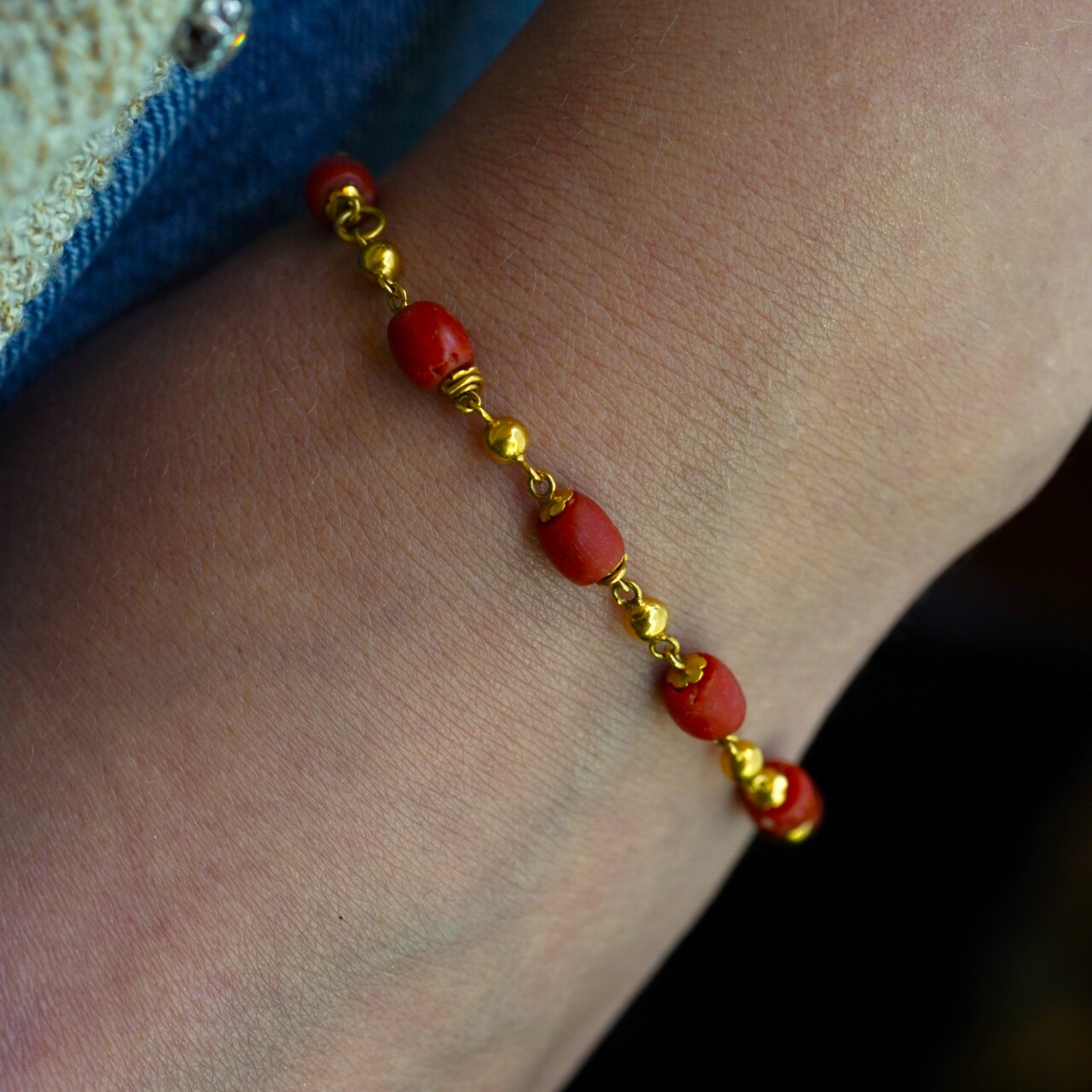 22ct Yellow Gold & Red Coral Bead Bracelet – 17cm #A809678 22ct Yellow Gold & Red Coral Bead Bracelet – 17cm #A809678 - Image 3