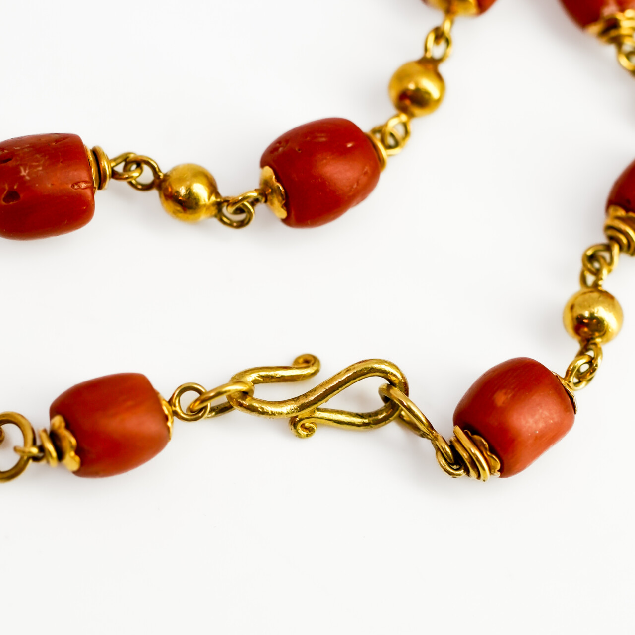 22ct Yellow Gold & Red Coral Bead Bracelet – 17cm #A809678 22ct Yellow Gold & Red Coral Bead Bracelet – 17cm #A809678 - Image 9