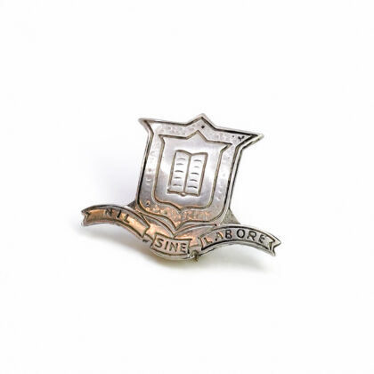 Vintage Brisbane Grammar School Silver Brooch/Badge – “Nil Sine Labore”