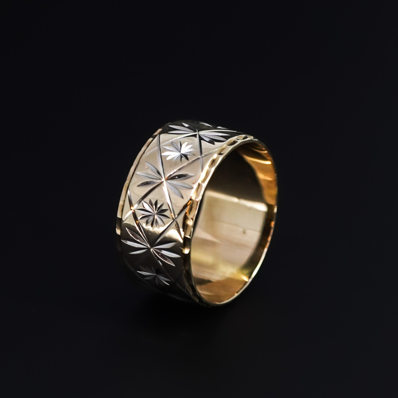 Vintage 9ct Yellow Gold Wide Starburst Pattern Band – Size L #66665 Vintage 9ct Yellow Gold Wide Starburst Pattern Band – Size L #66665 - Image 3