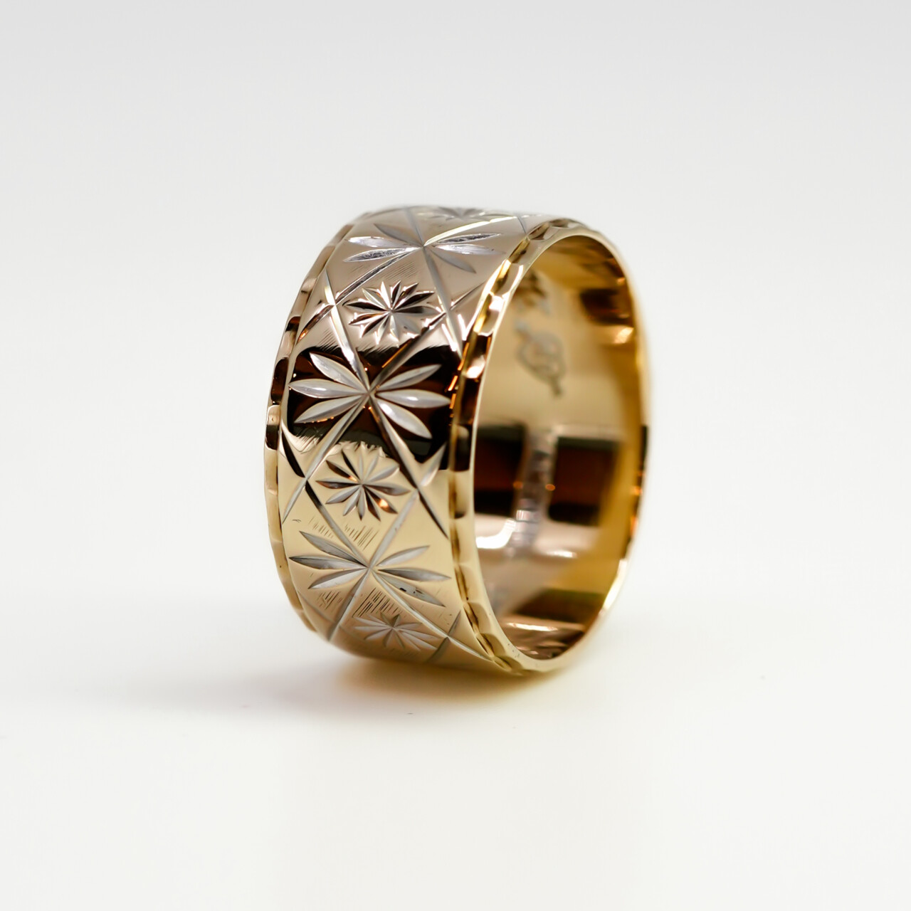 Vintage 9ct Yellow Gold Wide Starburst Pattern Band – Size L #66665 Vintage 9ct Yellow Gold Wide Starburst Pattern Band – Size L #66665 - Image 4