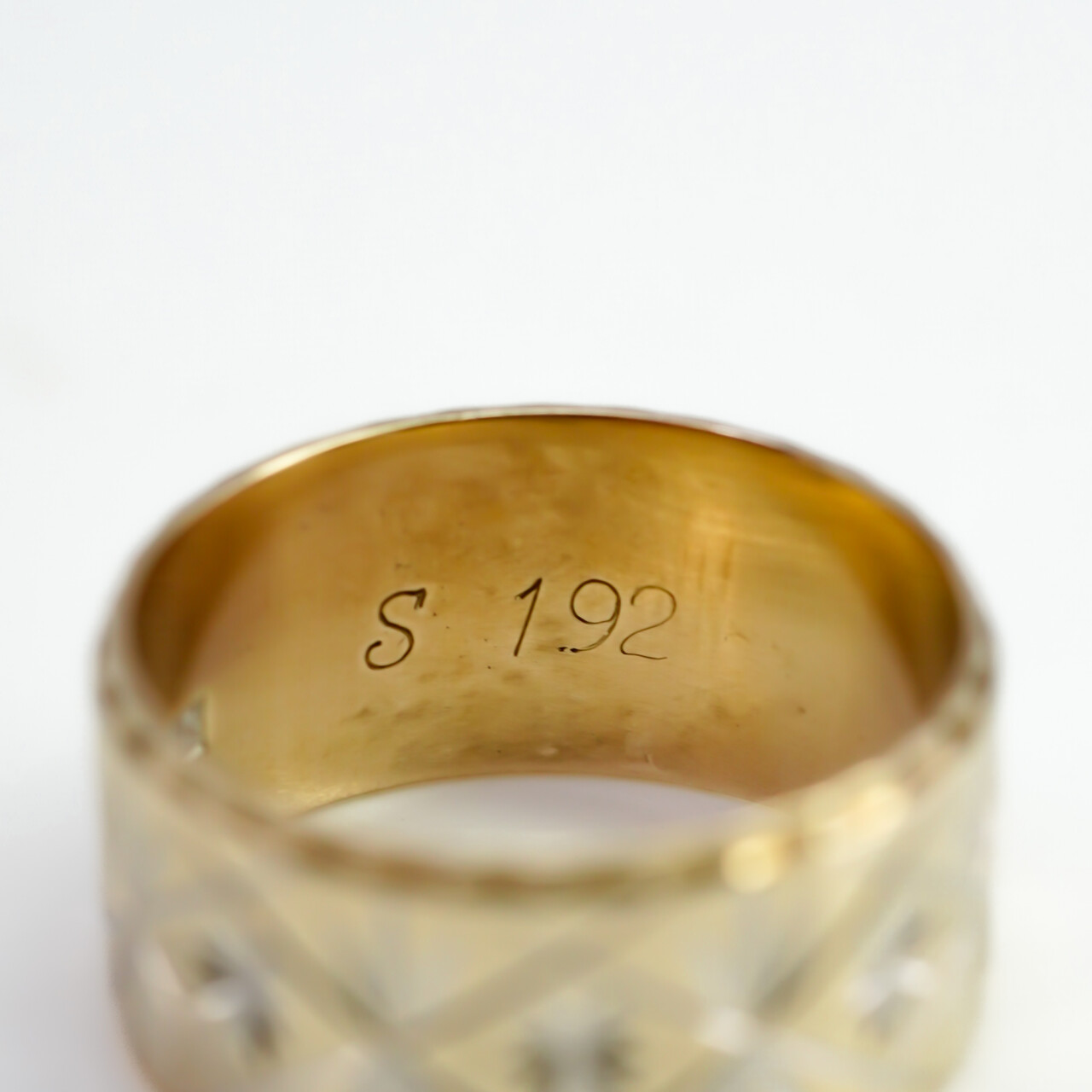 Vintage 9ct Yellow Gold Wide Starburst Pattern Band – Size L #66665 Vintage 9ct Yellow Gold Wide Starburst Pattern Band – Size L #66665 - Image 8