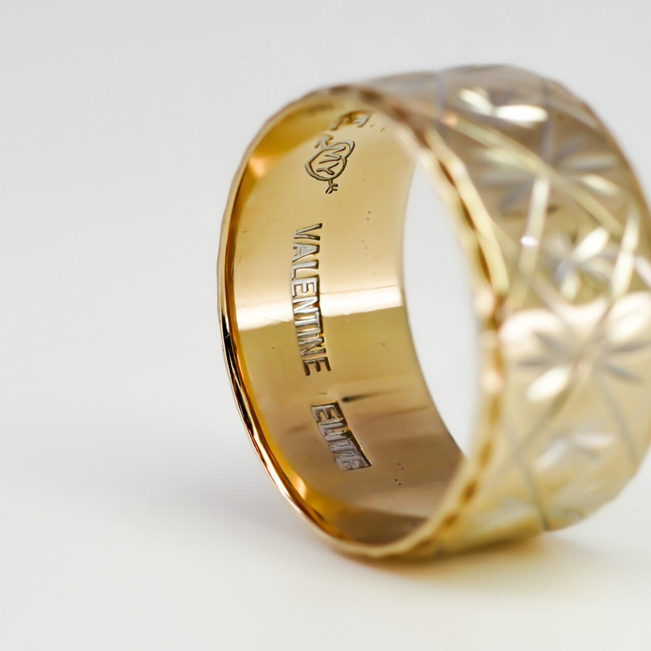 Vintage 9ct Yellow Gold Wide Starburst Pattern Band – Size L #66665 Vintage 9ct Yellow Gold Wide Starburst Pattern Band – Size L #66665 - Image 6